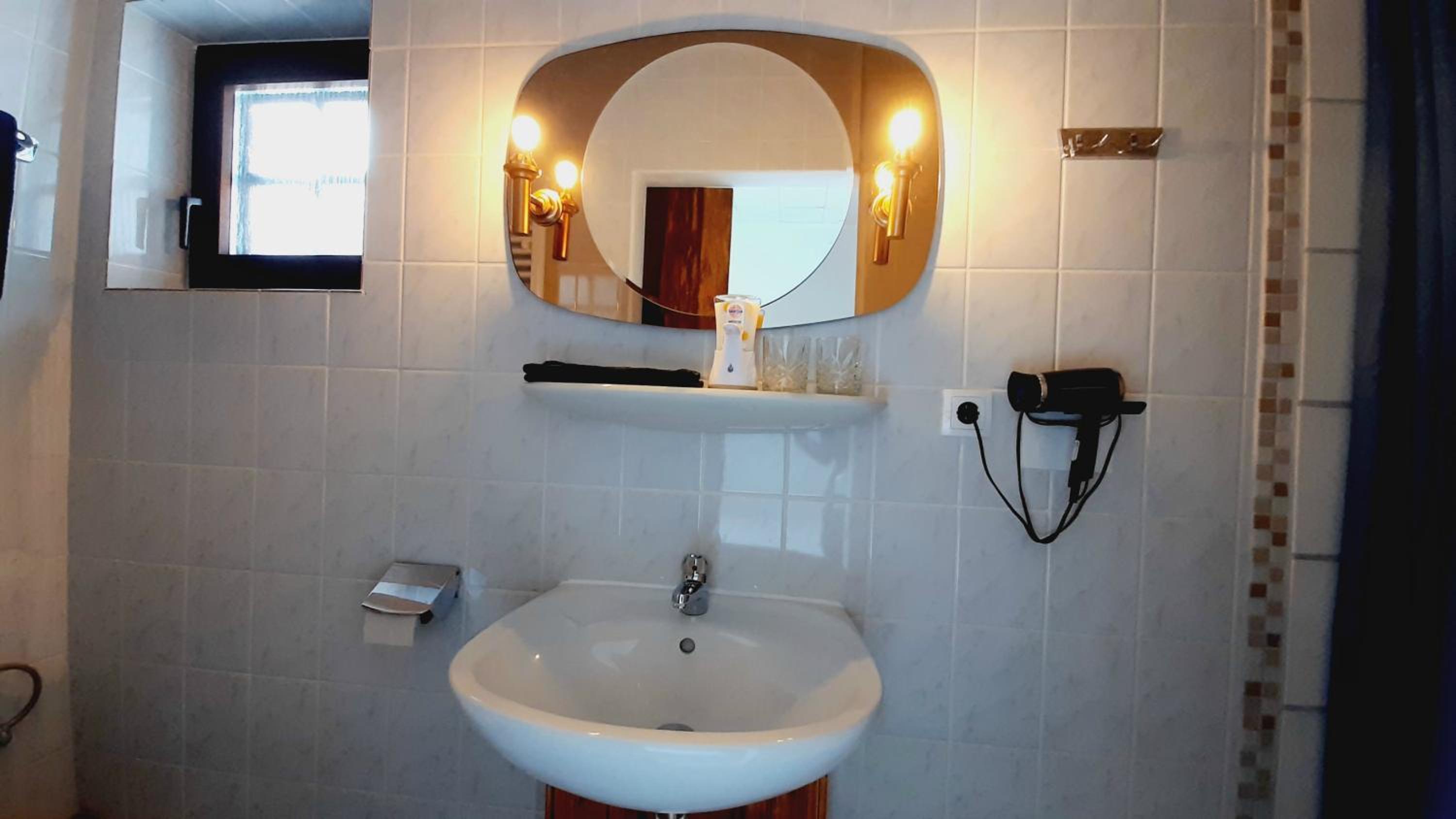 Blue Lagoon Holiday Apartments & Double Room with Balcony