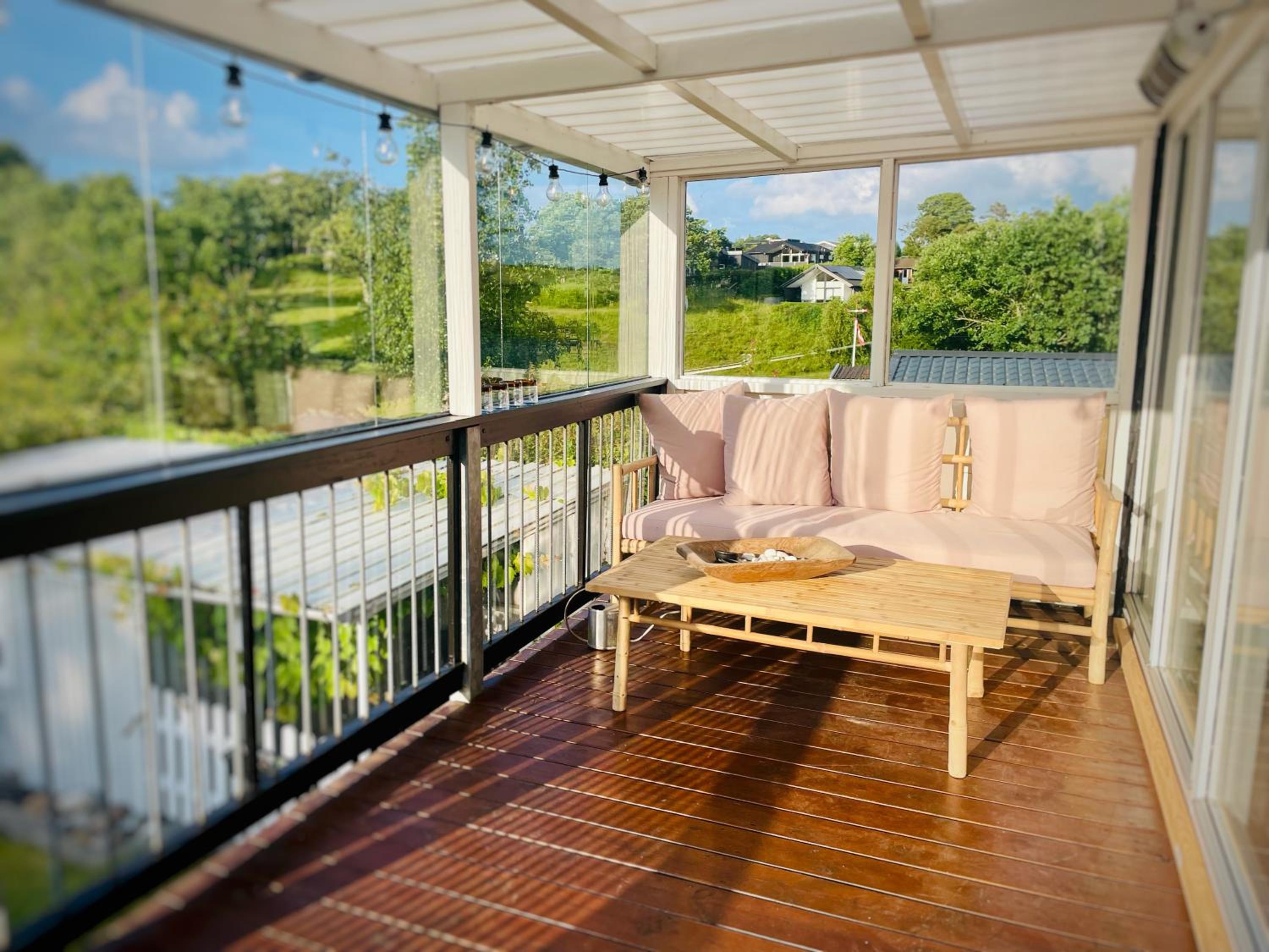 Dejligt sommerhus med udsigt over fjorden