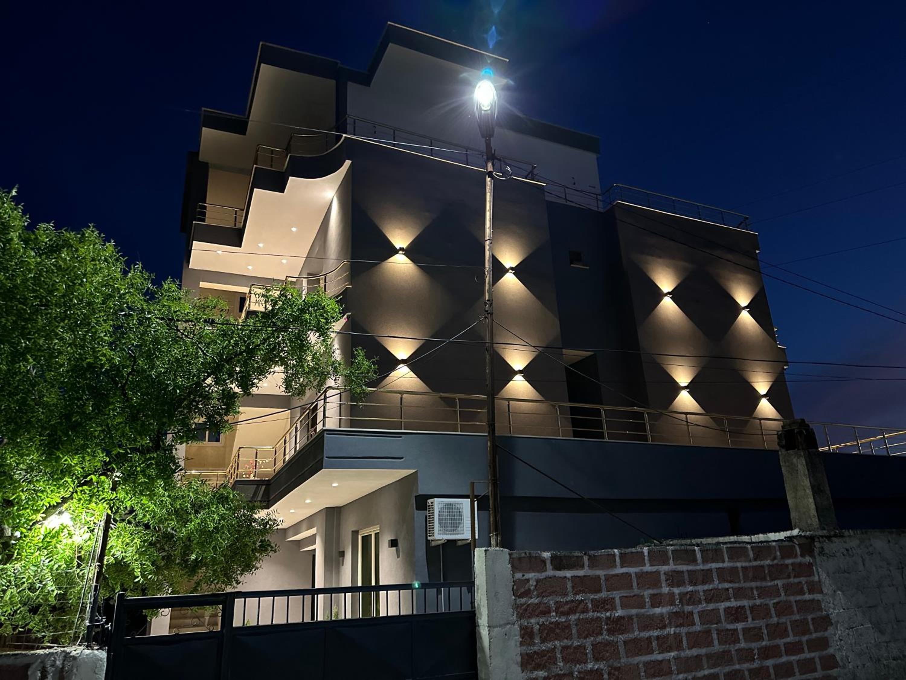 Mico's Apartments