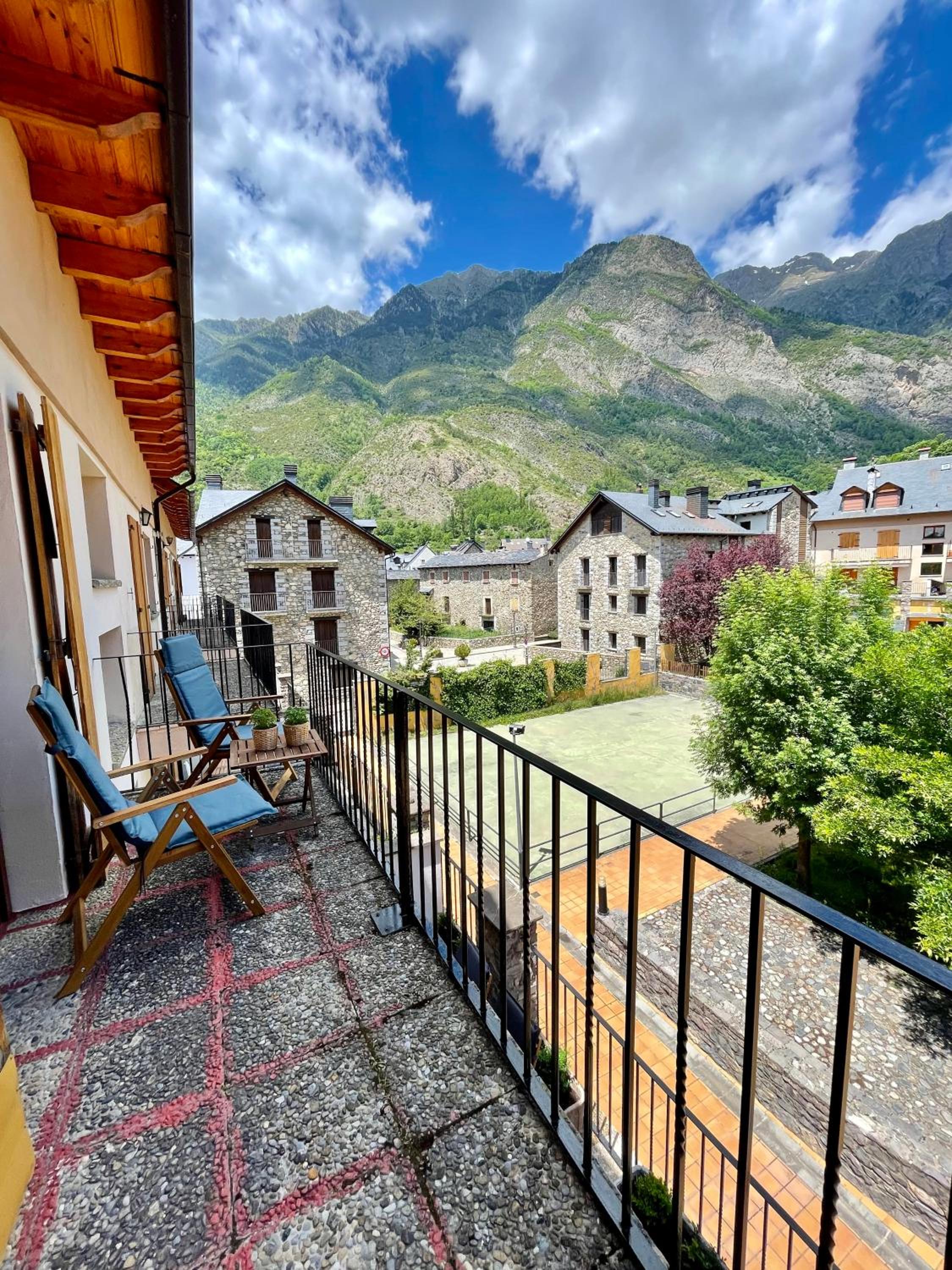 Apartamento en el centro de Benasque con piscina