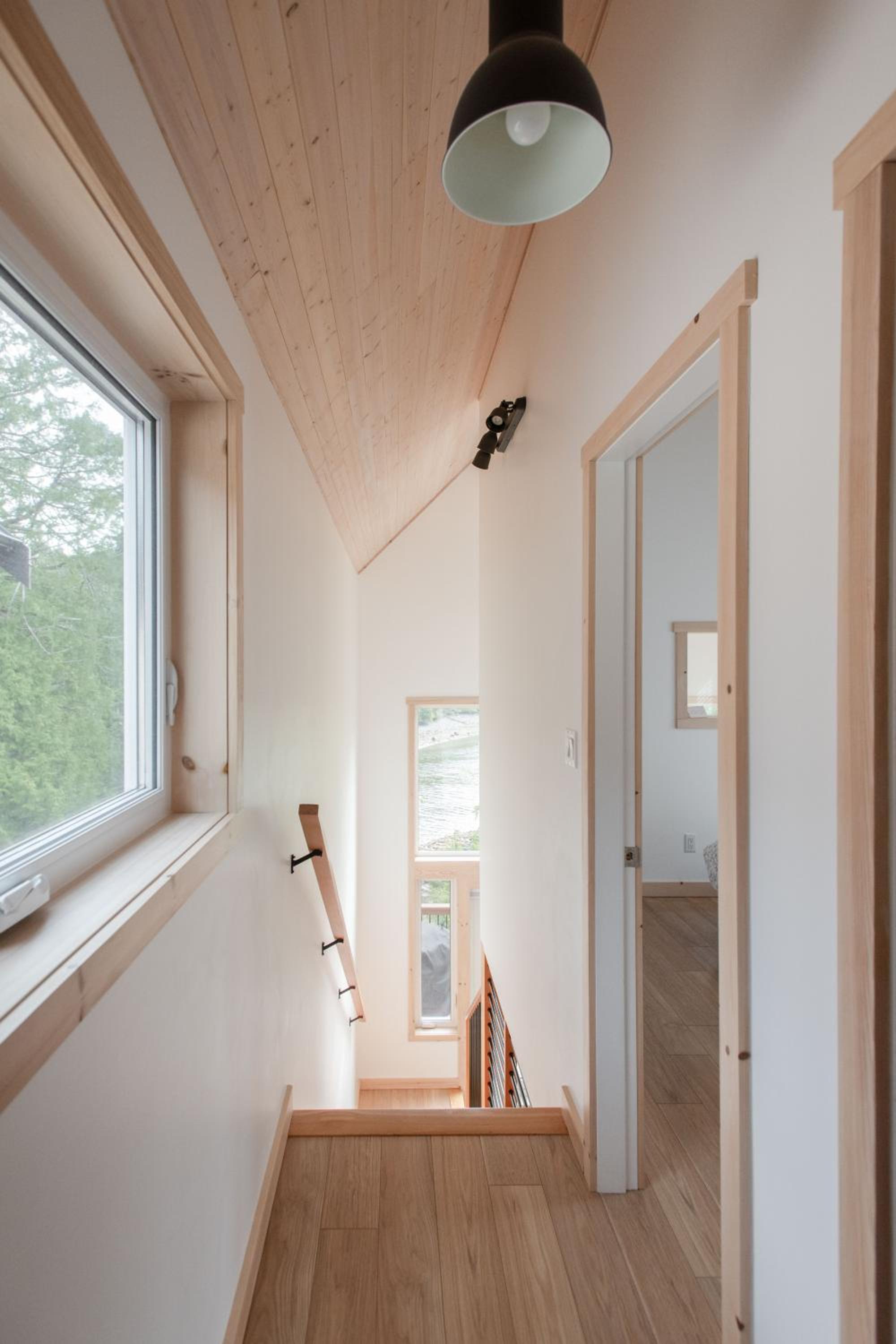 Le Chalet Waterfront Retreat
