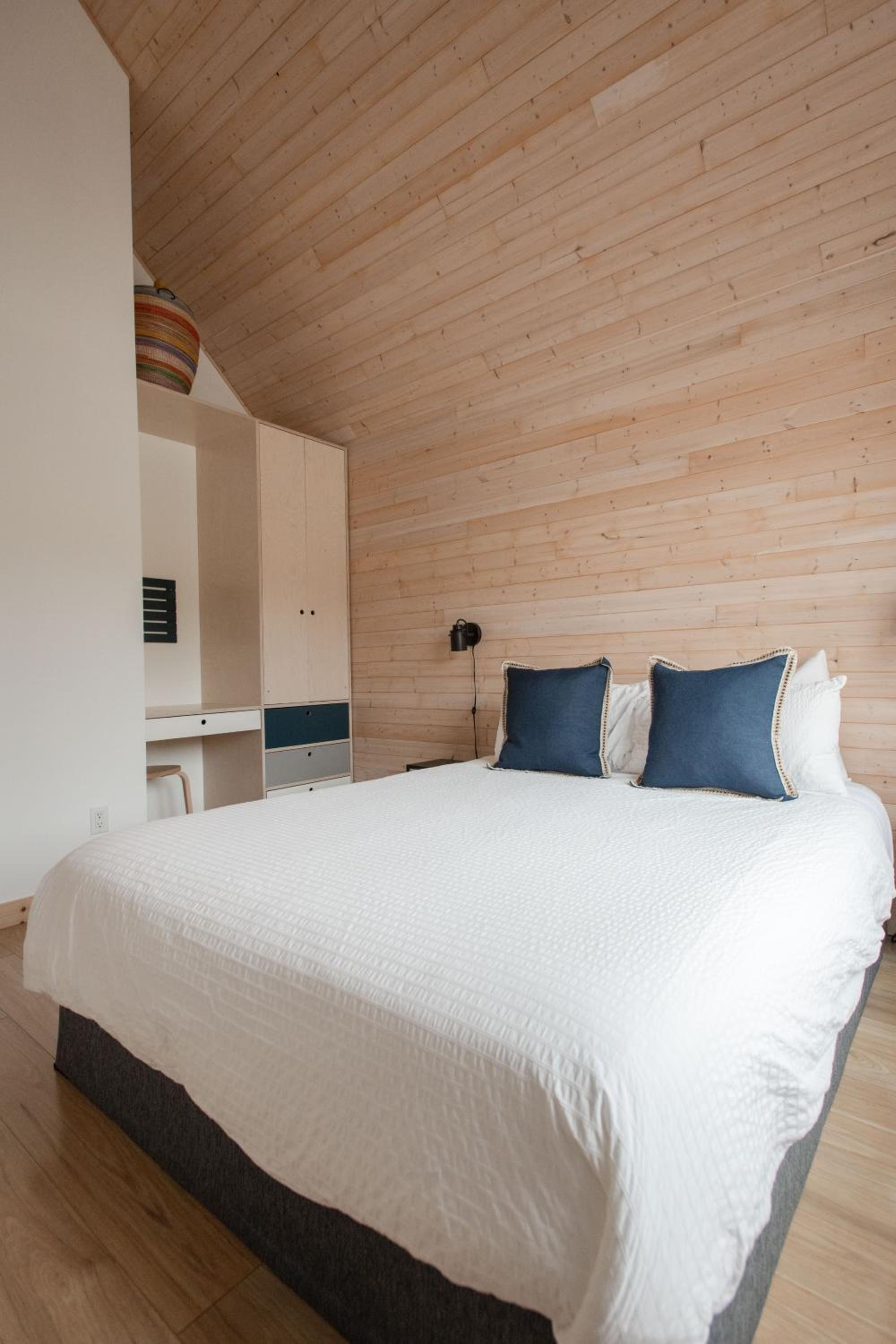 Le Chalet Waterfront Retreat