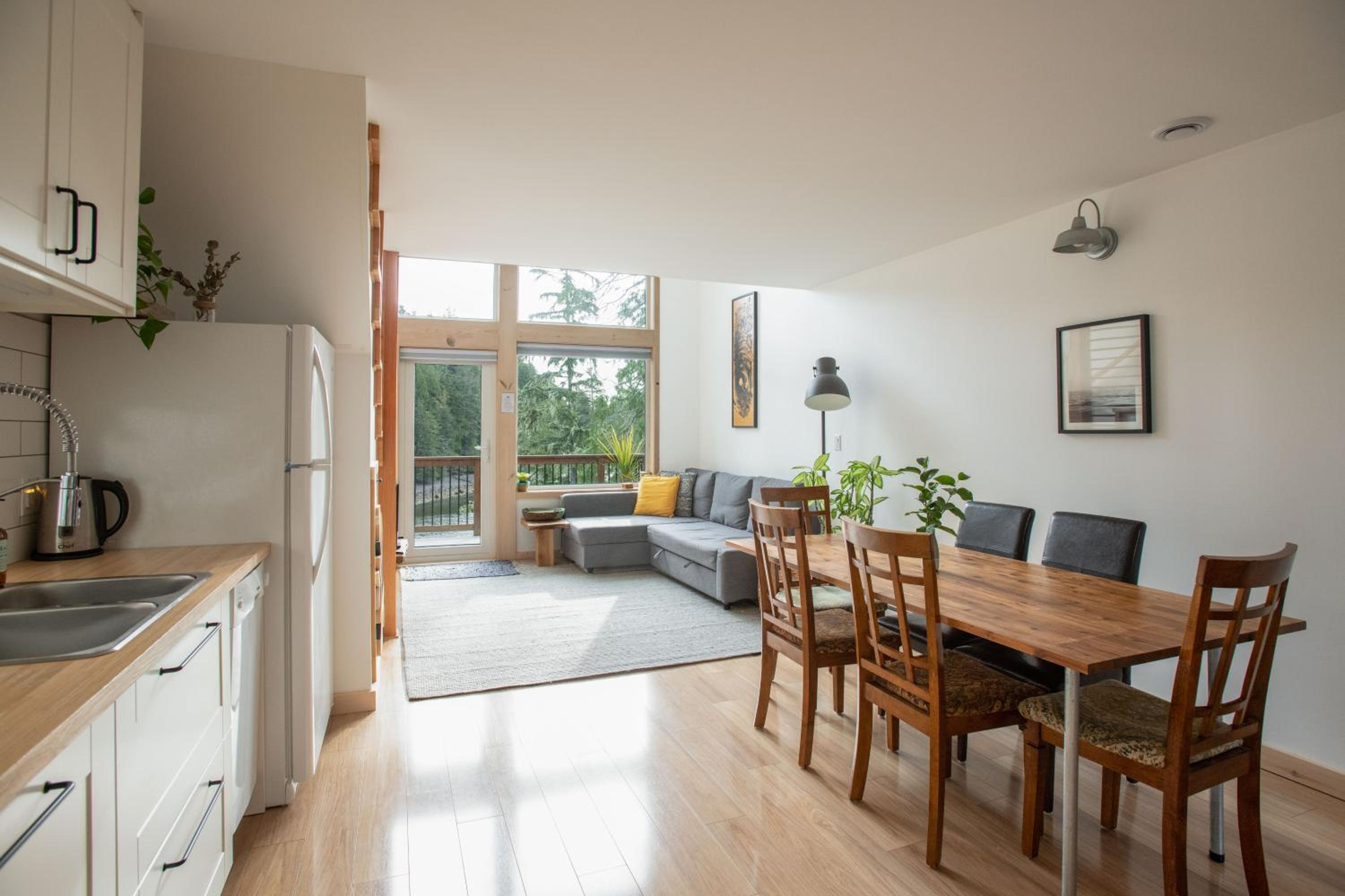 Le Chalet Waterfront Retreat