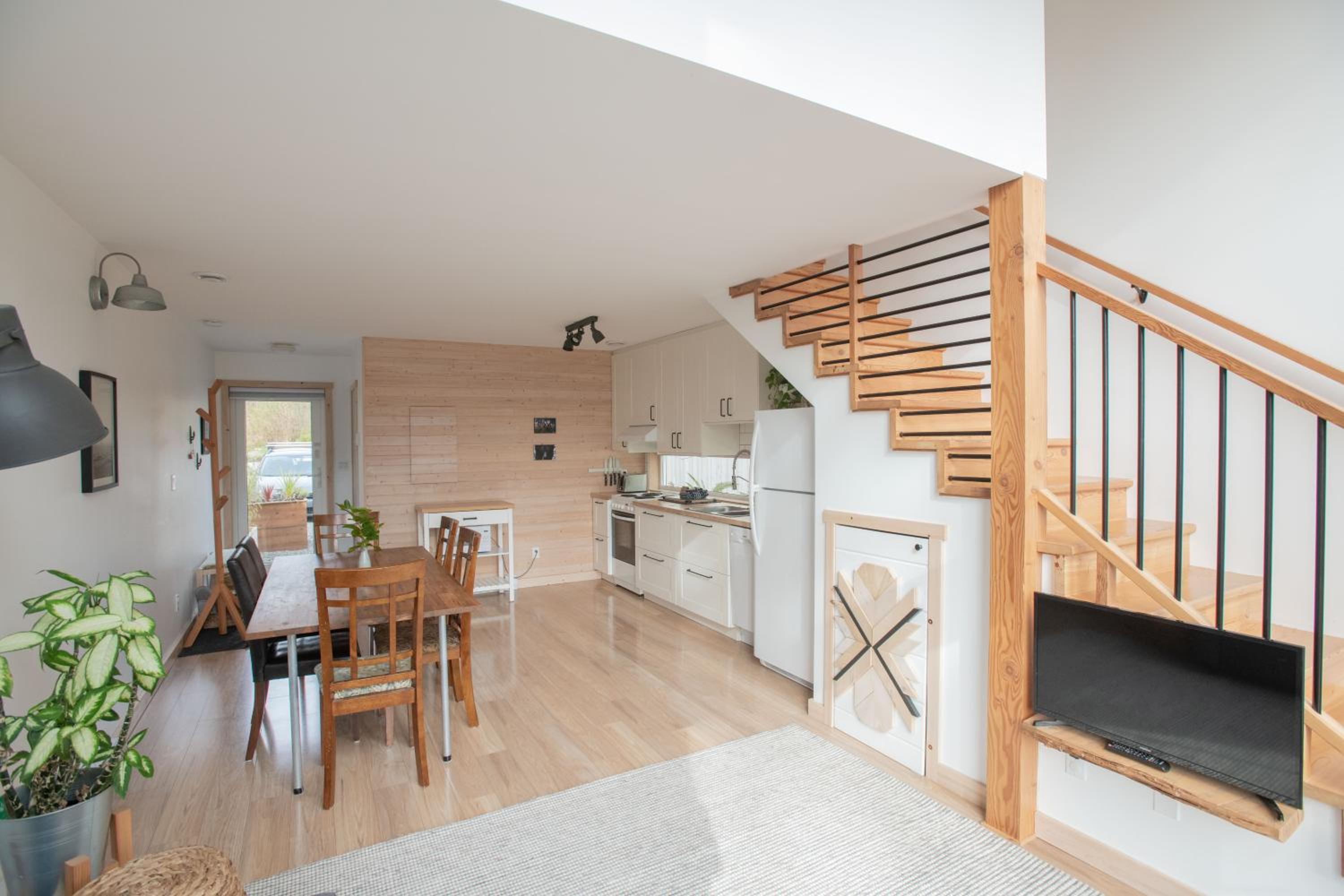 Le Chalet Waterfront Retreat