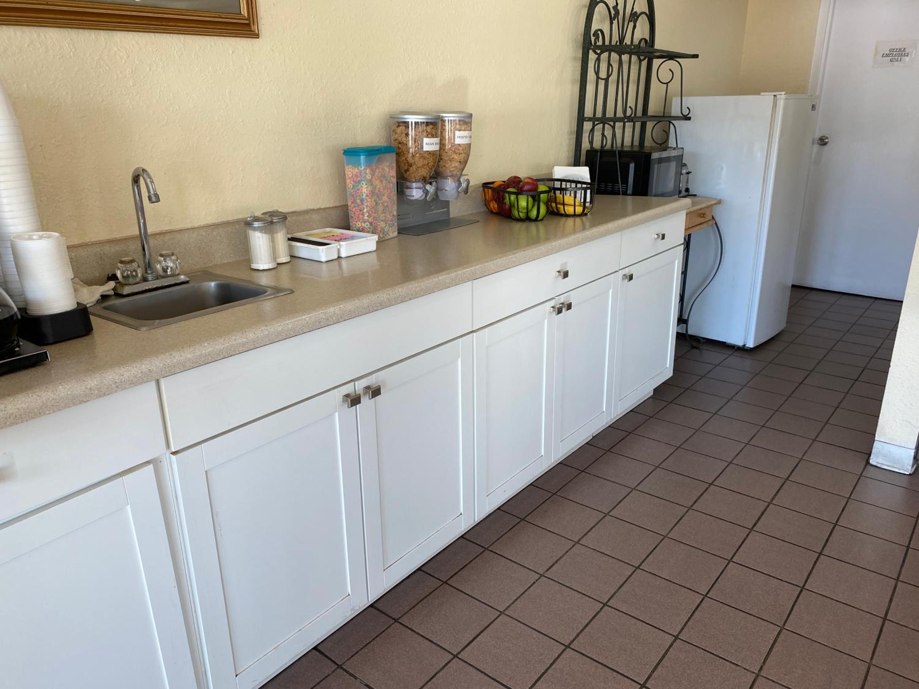 Travel Inn - Lugoff, photo 9