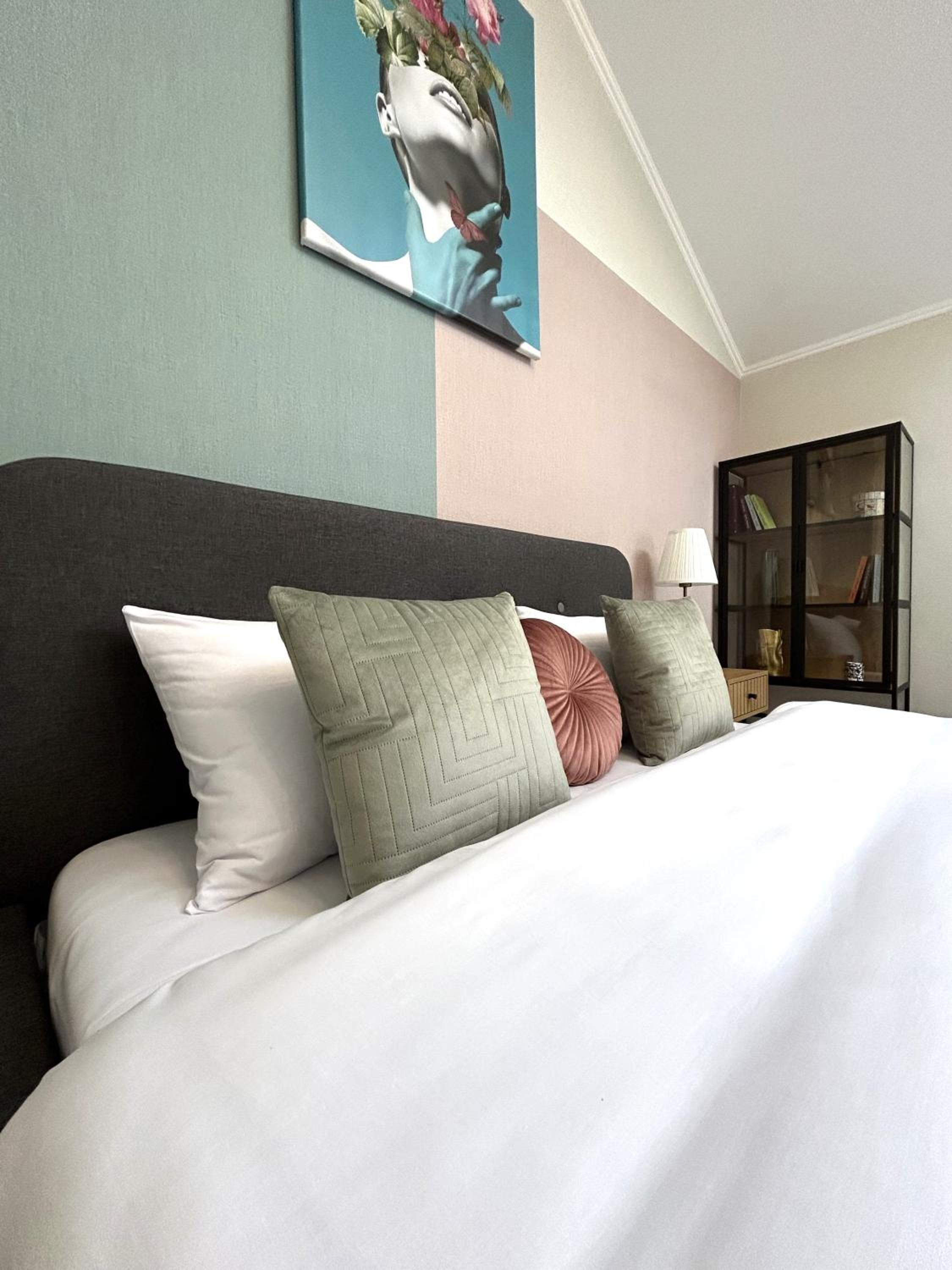 Modern Apartment, 5mins to Rynok Square