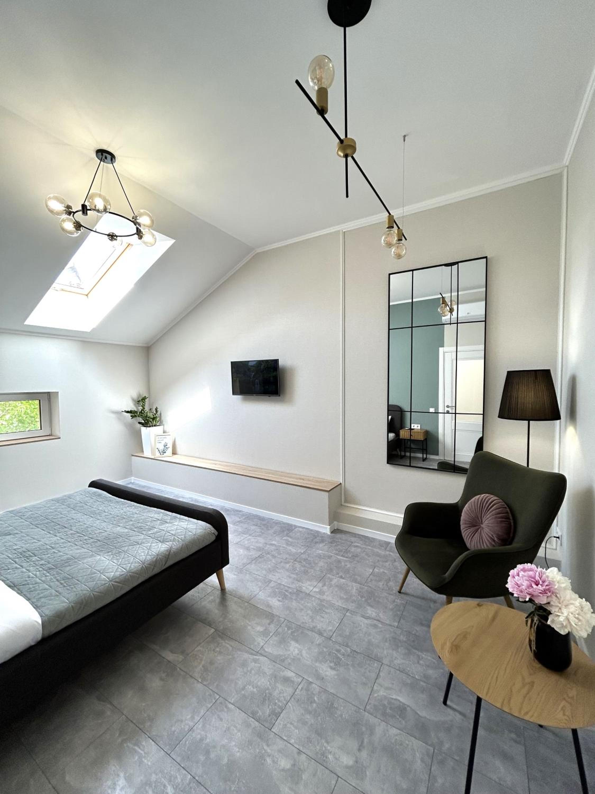 Modern Apartment, 5mins to Rynok Square
