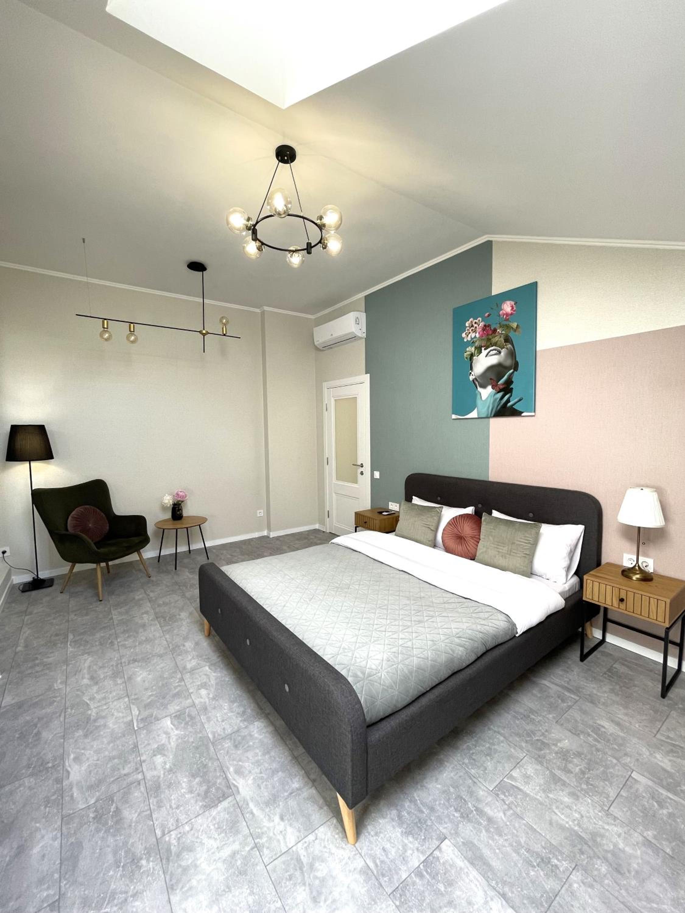 Modern Apartment, 5mins to Rynok Square