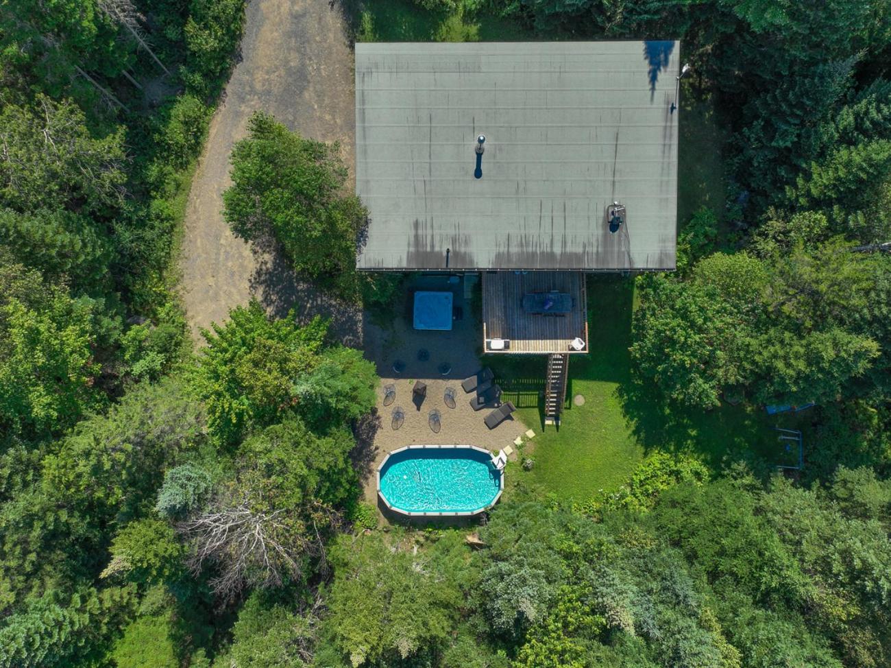 Le Sculptural Nature Escape, hot tub, Billiards