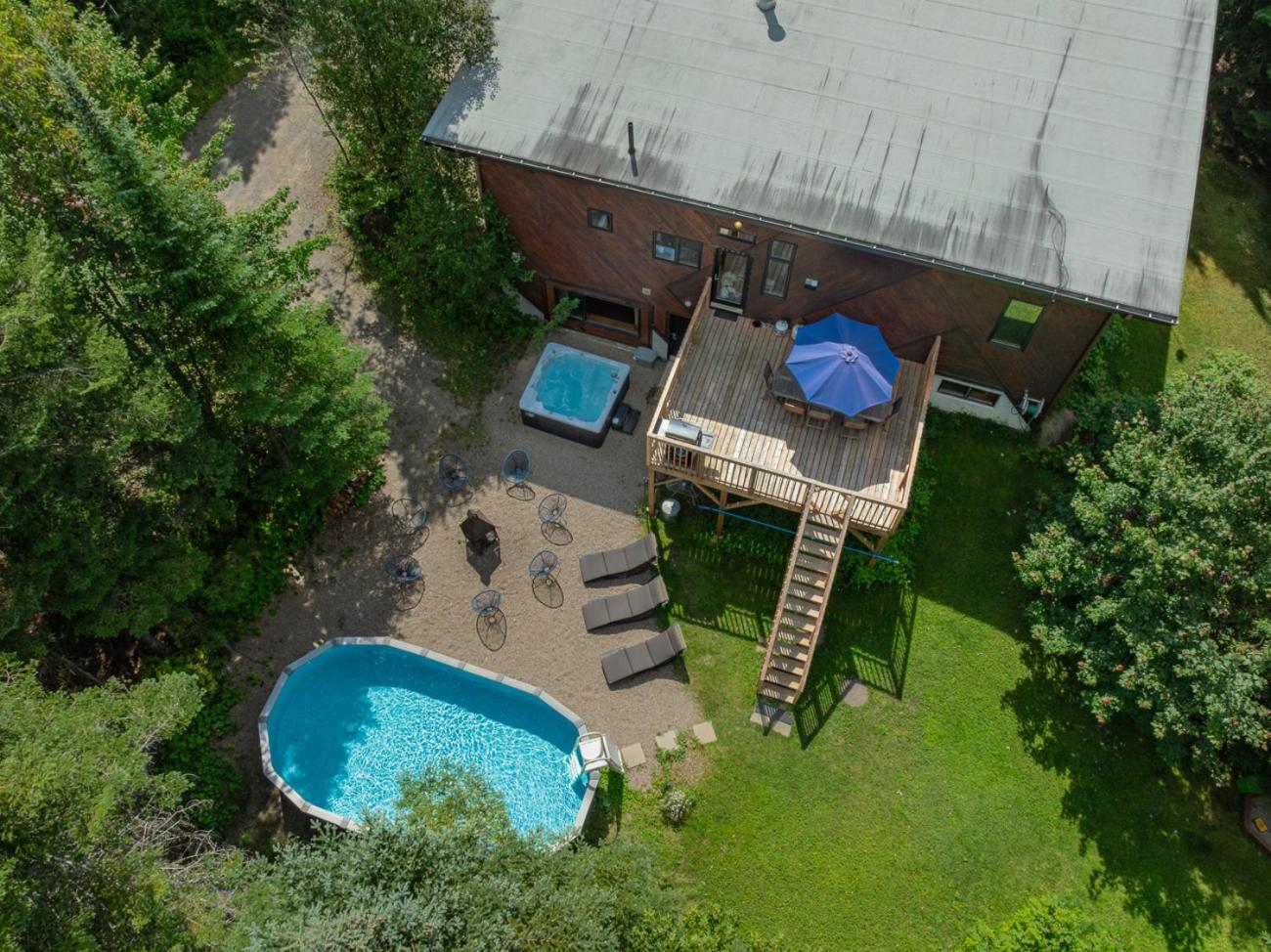 Le Sculptural Nature Escape, hot tub, Billiards