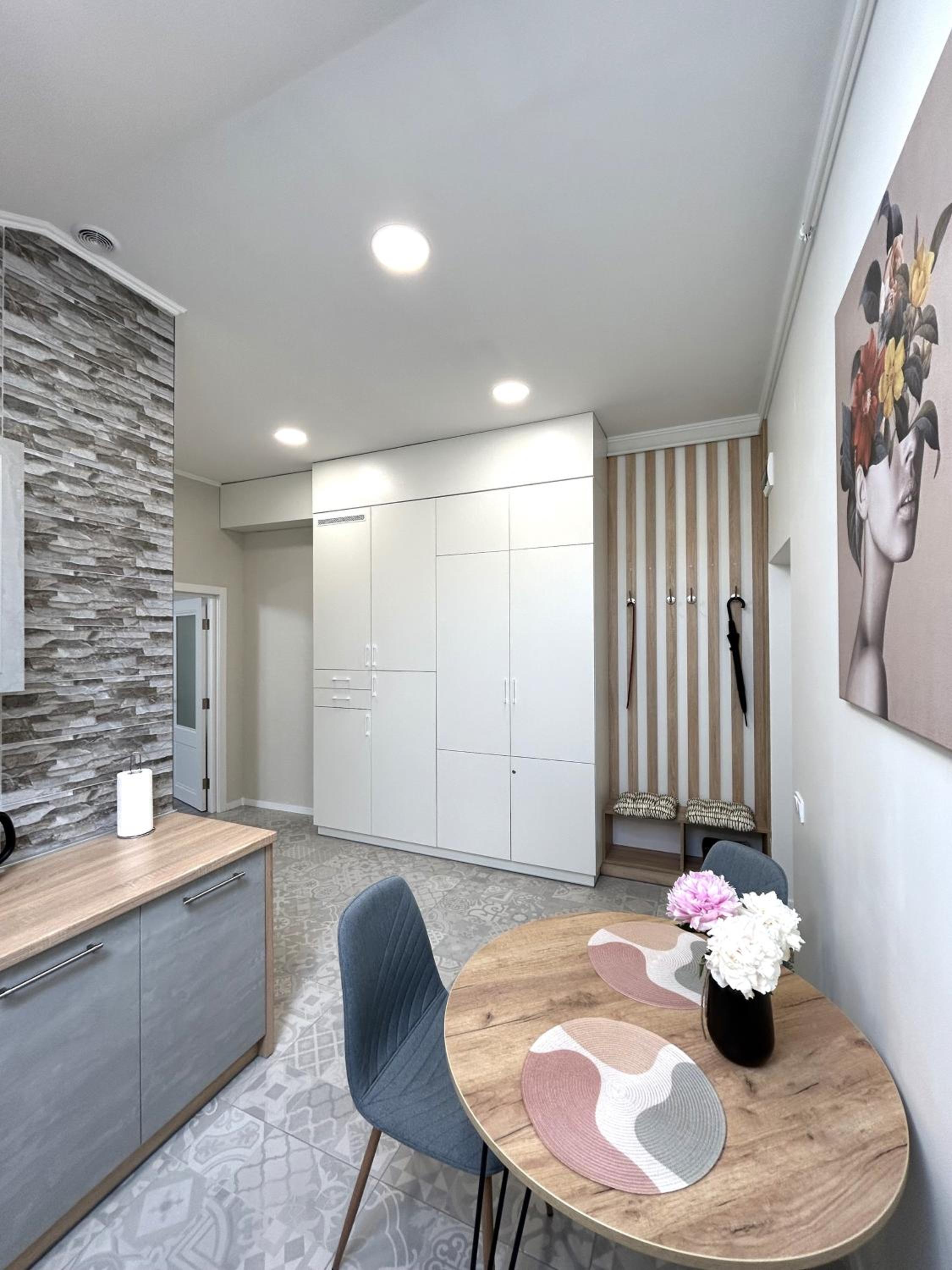 Modern Apartment, 5mins to Rynok Square