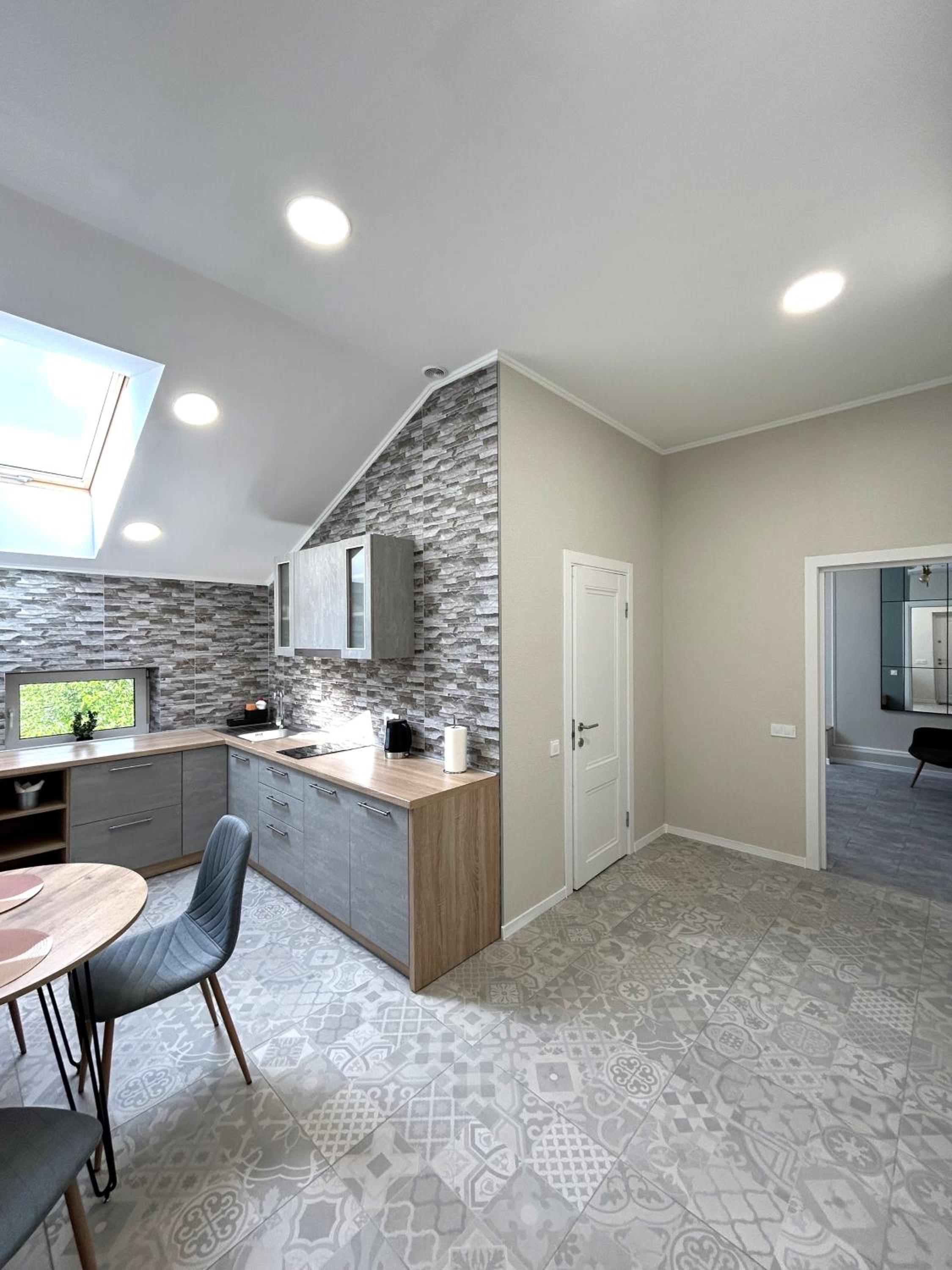 Modern Apartment, 5mins to Rynok Square