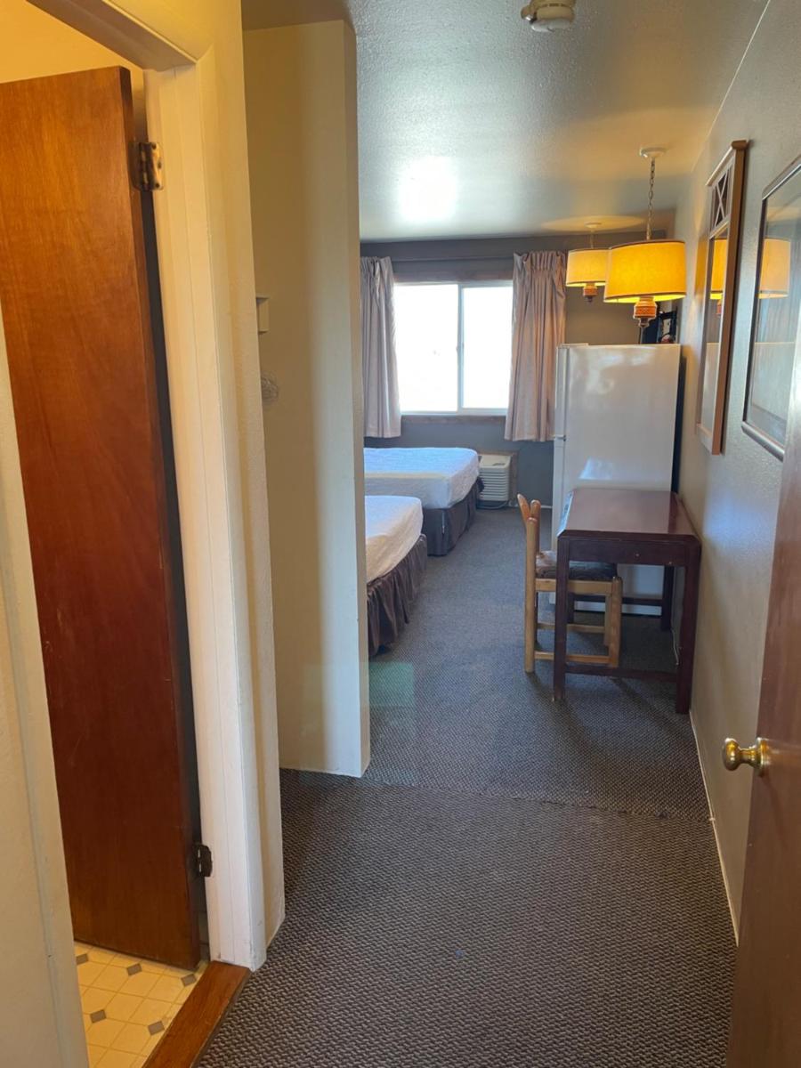 Rawlins Vacations - Rawlins Western Lodge - Property Image 19