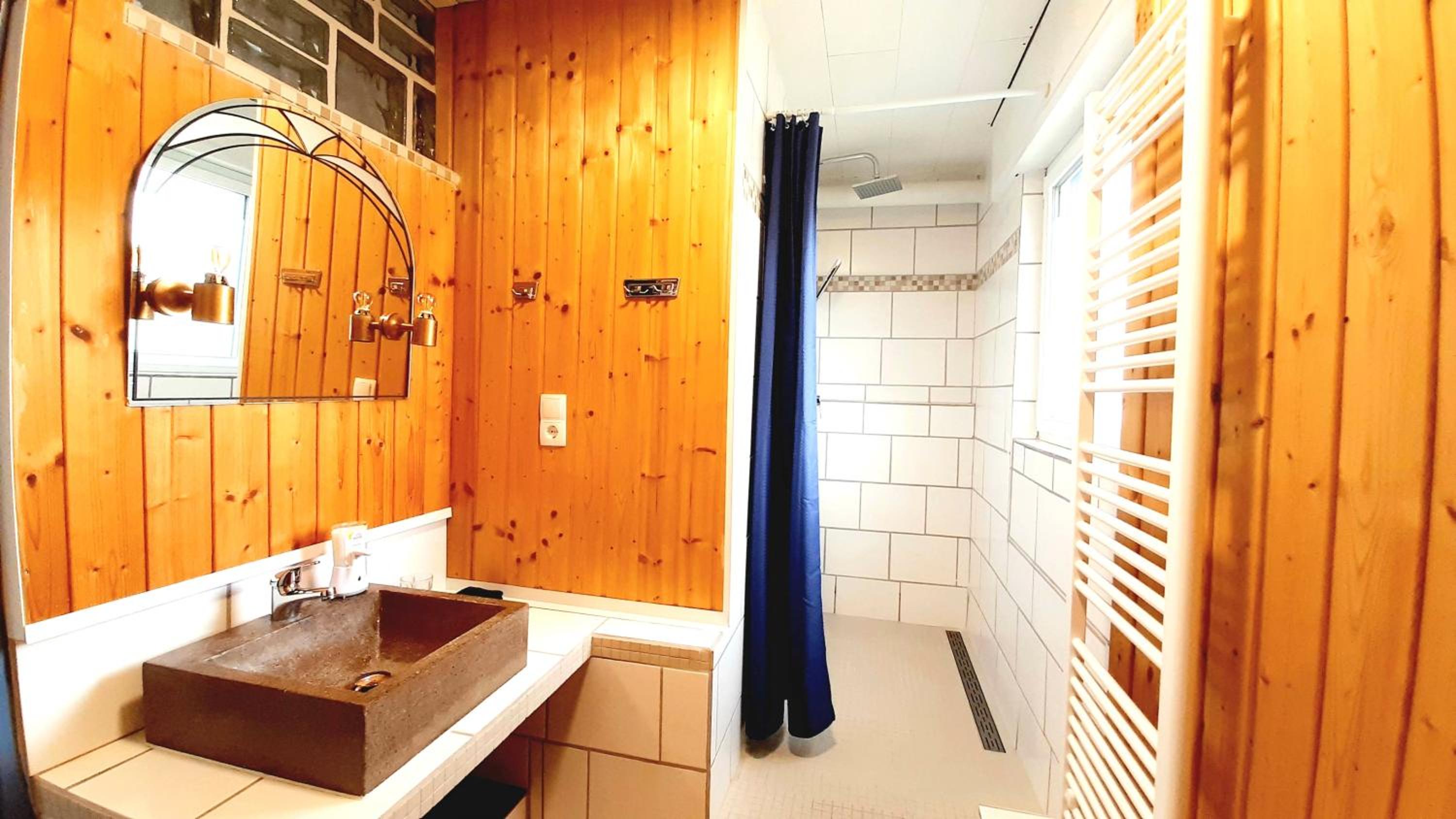 Blue Lagoon Holiday Apartments & Double Room with Balcony