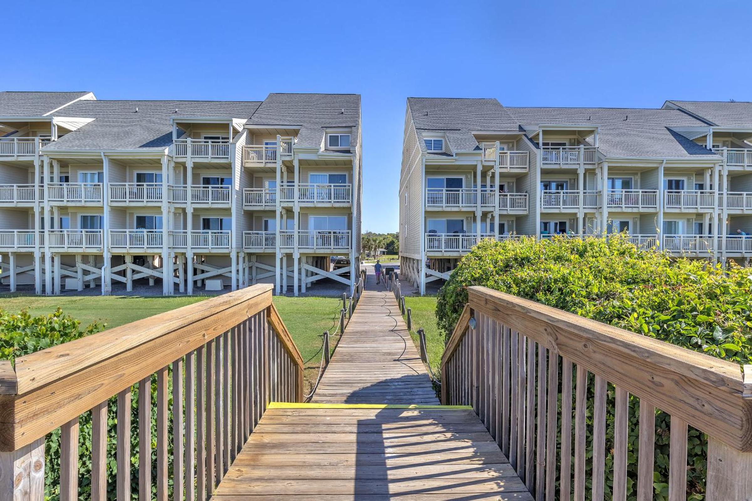 Sunset Blvd by Oak Island Accommodations