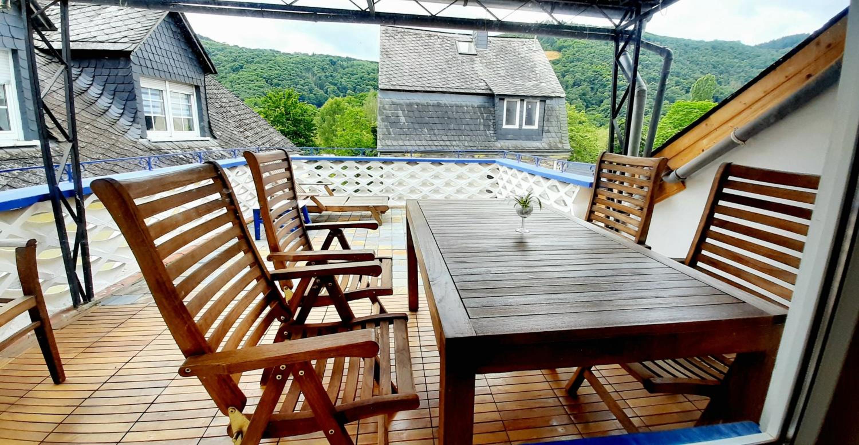 Blue Lagoon Holiday Apartments & Double Room with Balcony
