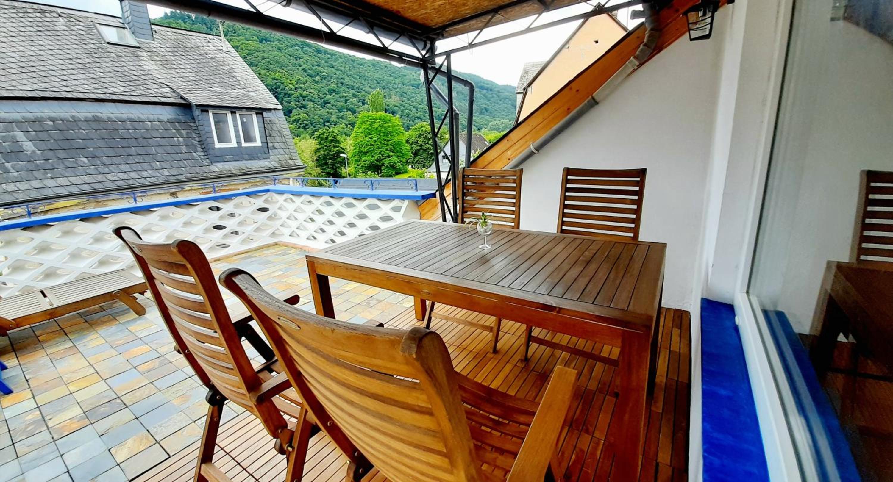 Blue Lagoon Holiday Apartments & Double Room with Balcony