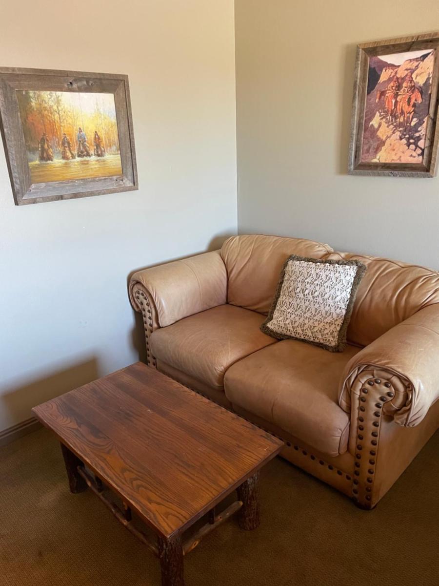 Rawlins Vacations - Rawlins Western Lodge - Property Image 9