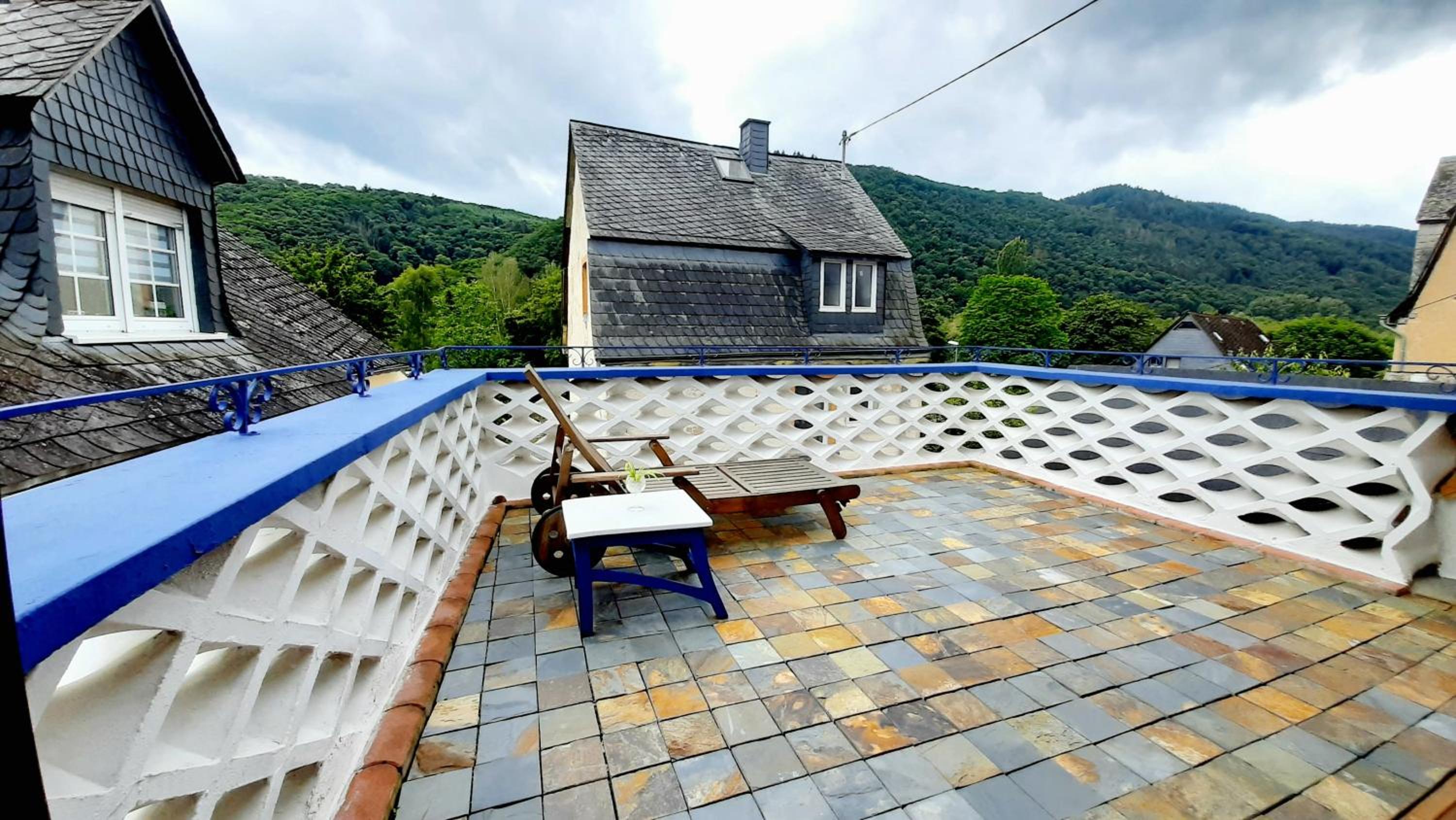Blue Lagoon Holiday Apartments & Double Room with Balcony