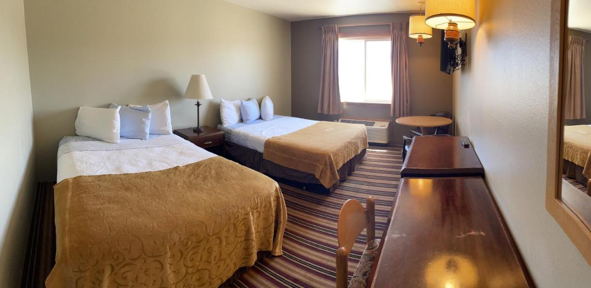 Rawlins Vacations - Rawlins Western Lodge - Property Image 8