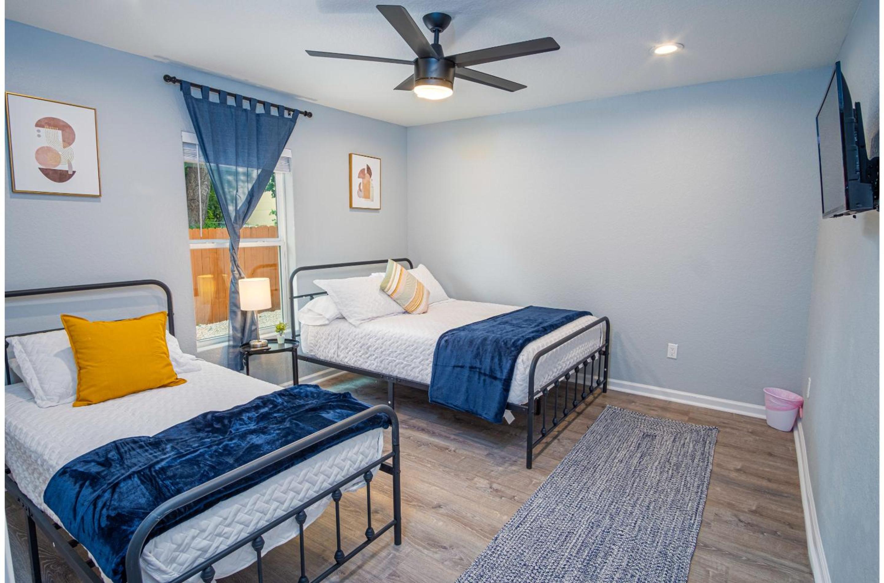 Spacious Delightful 4 BR 3 BA Close to Downtown view 4