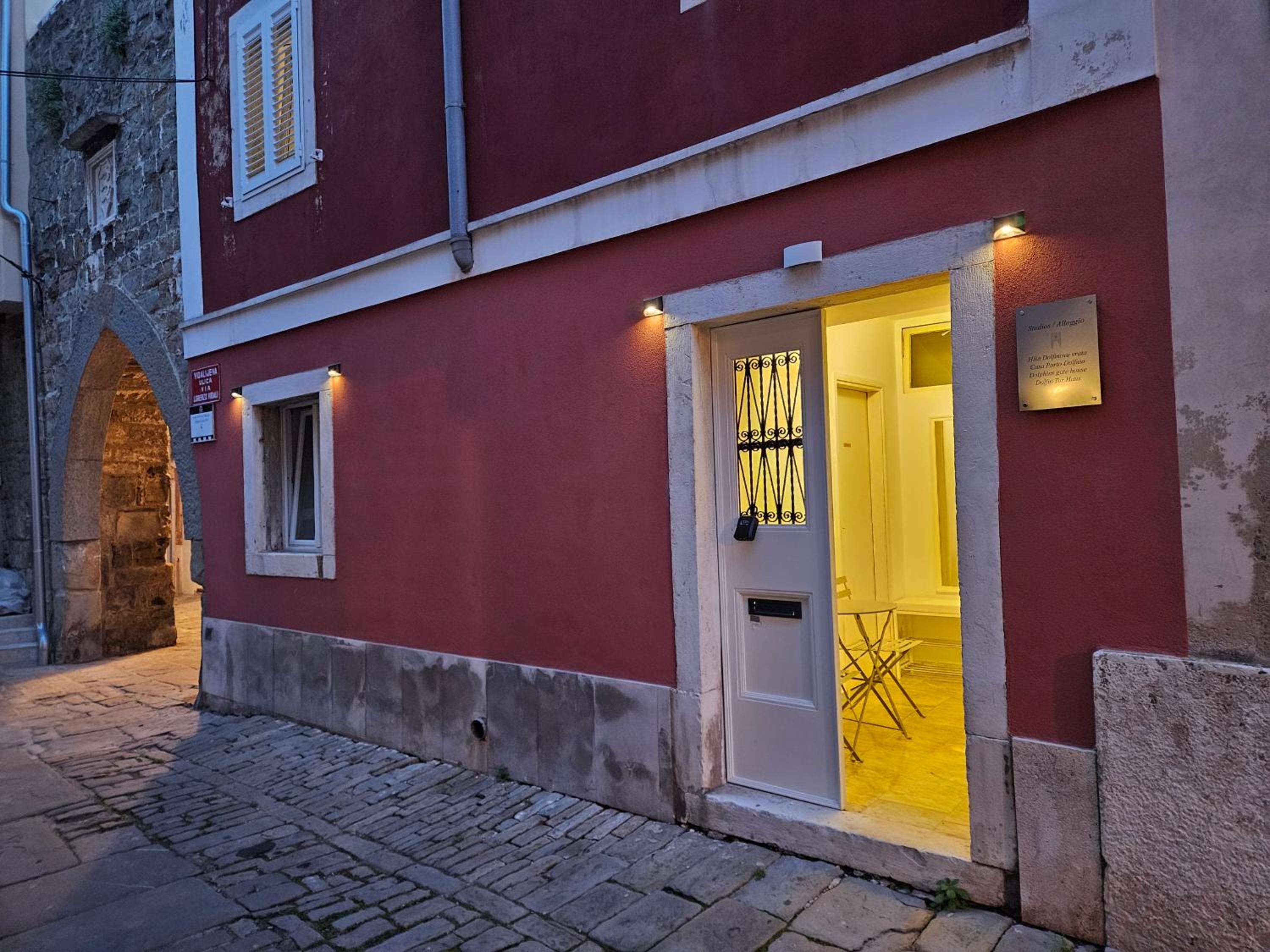Don Dolfino Guesthouse - Hiša Dolfinova vrata