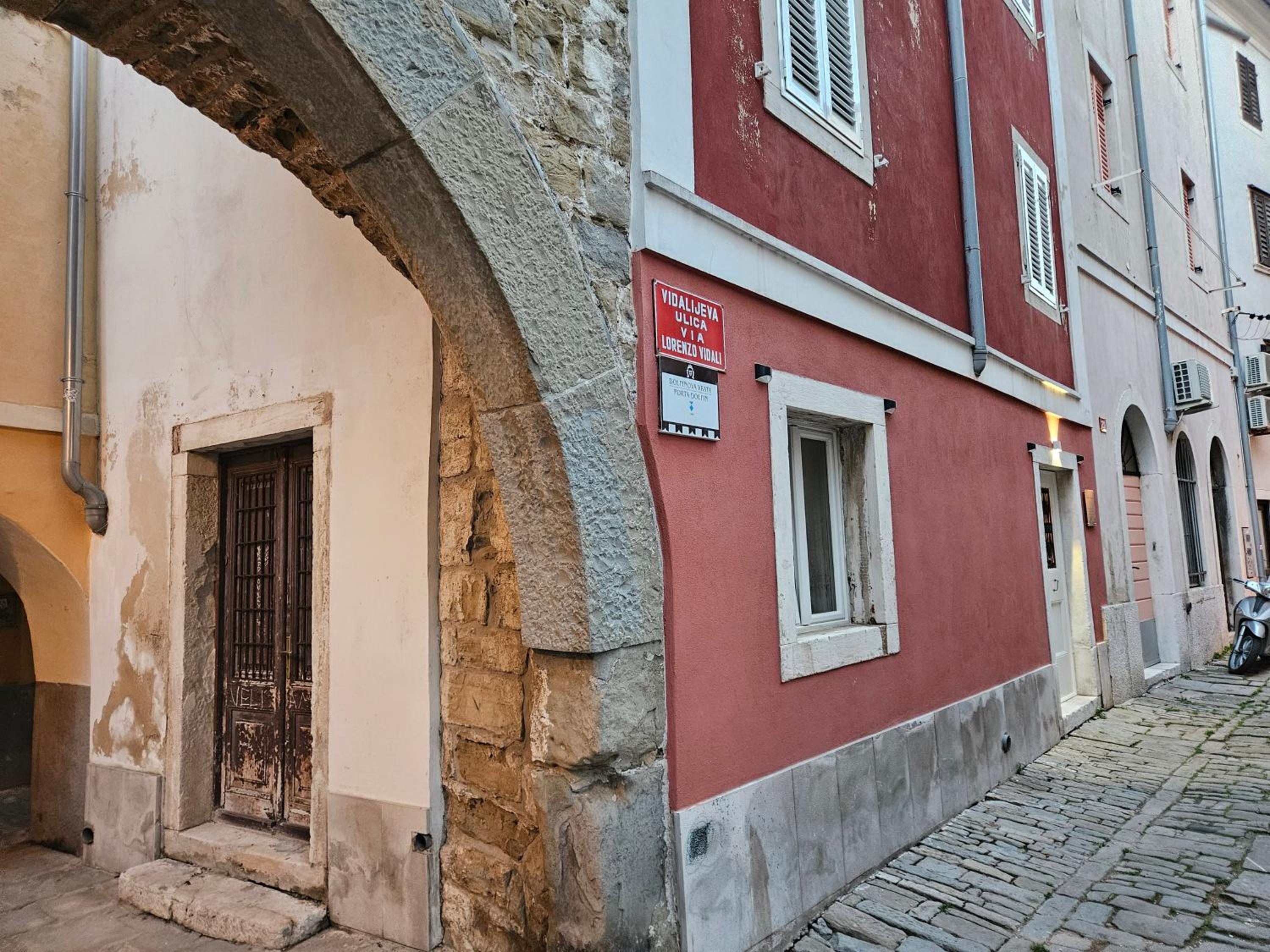 Don Dolfino Guesthouse - Hiša Dolfinova vrata
