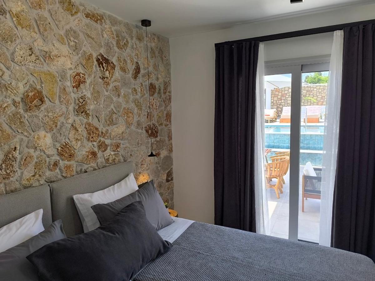 Valantina's & Mannouel Lardos Luxury Villas photo 3