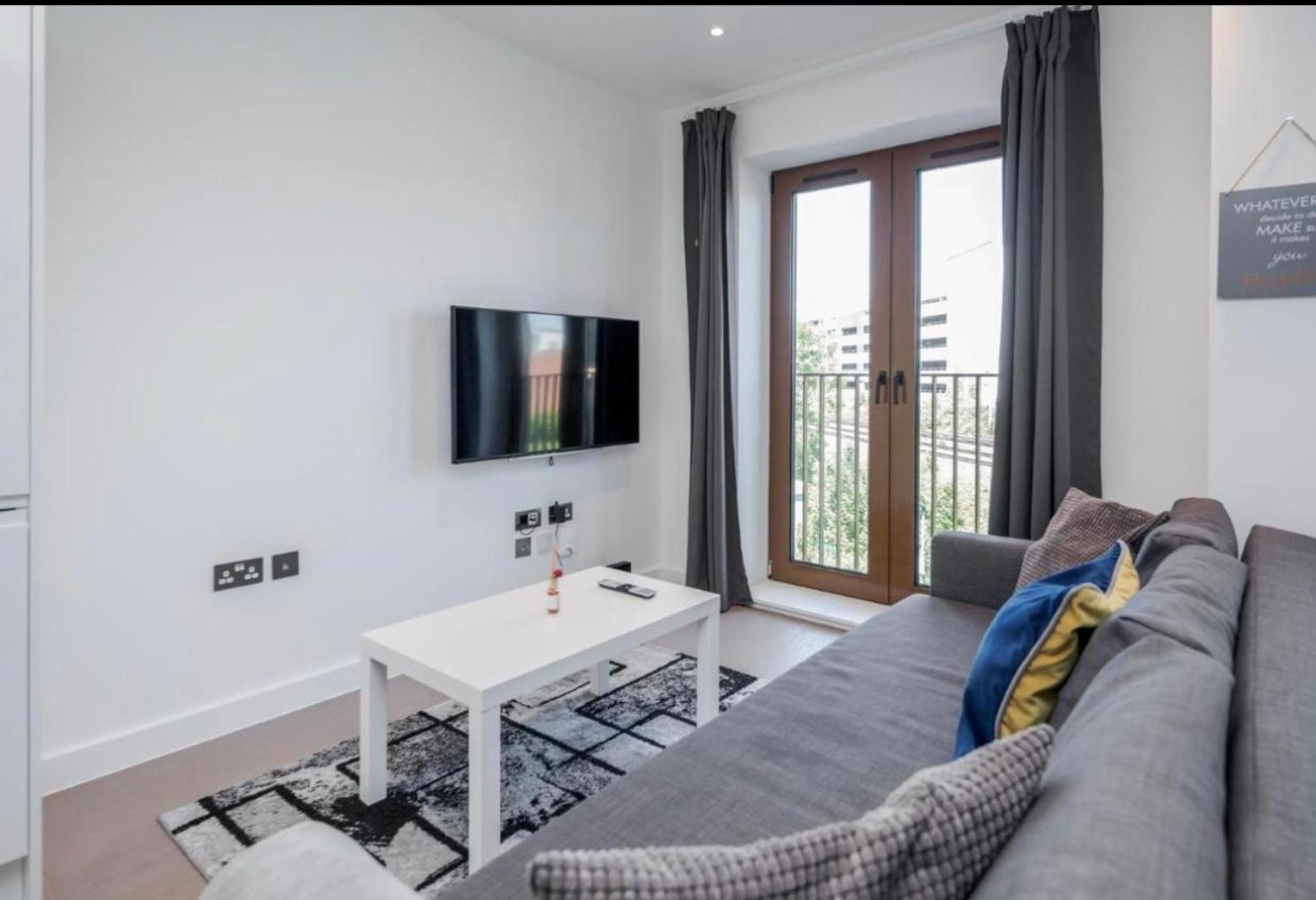 Maplewood properties - One bedroom luxurious apartment - Elm view 4