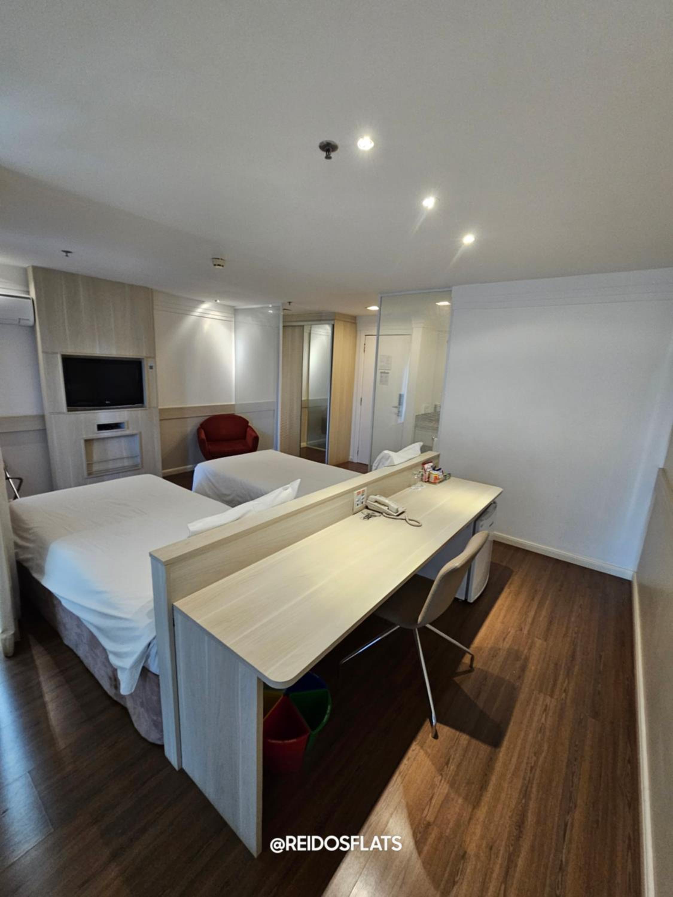 FLAT NO MERCURE BRASÍLIA LIDER, AO LADO DA ESPLANADA DOS MINISTÉRIOS, ESTÁDIO MANÉ GARRINCHA E CENTRO DE CONVENÇÕES, COM PISCINA, ACADEMIA, RESTAURANTE, RE