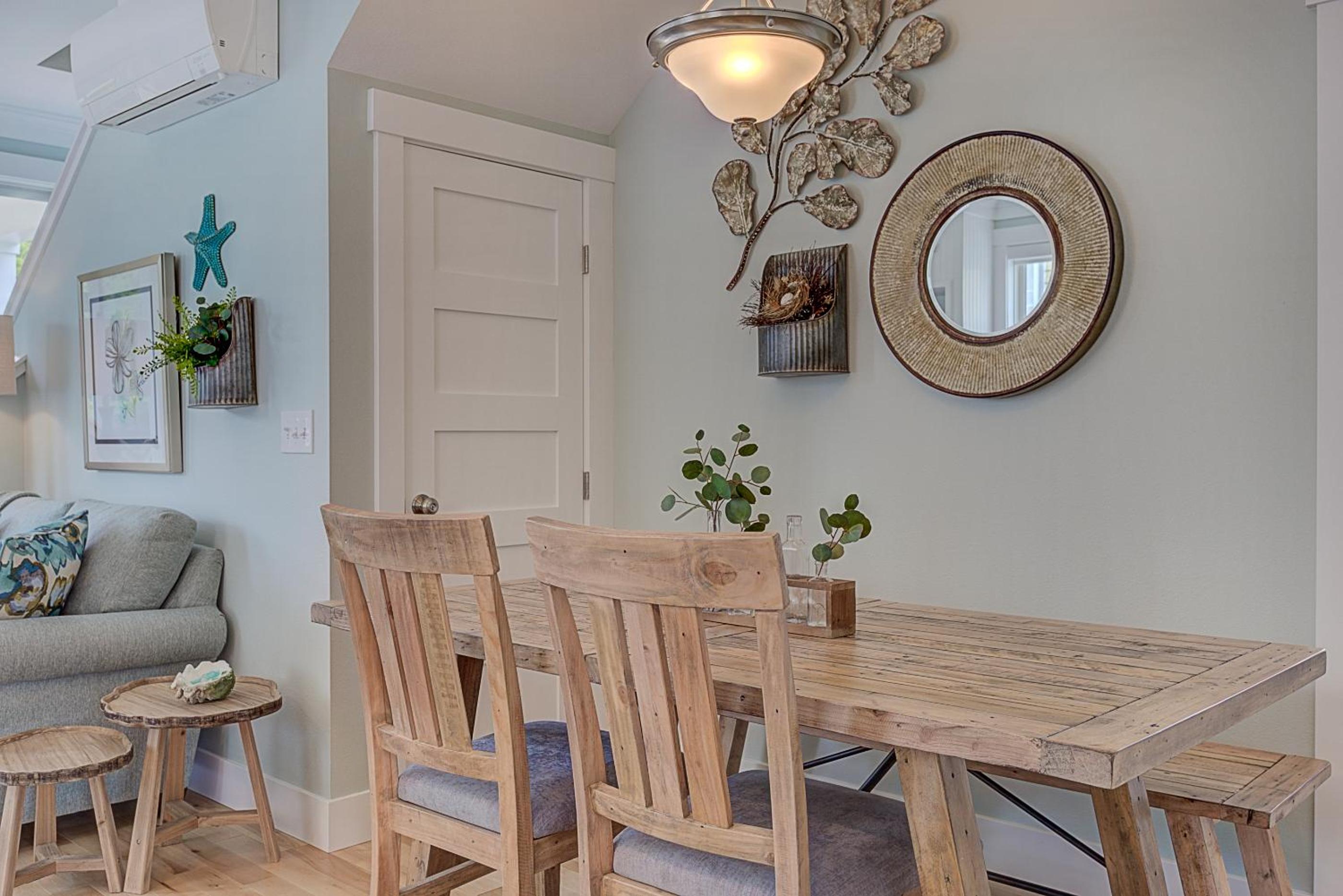Creekside Cottage by Seabrook Hospitality