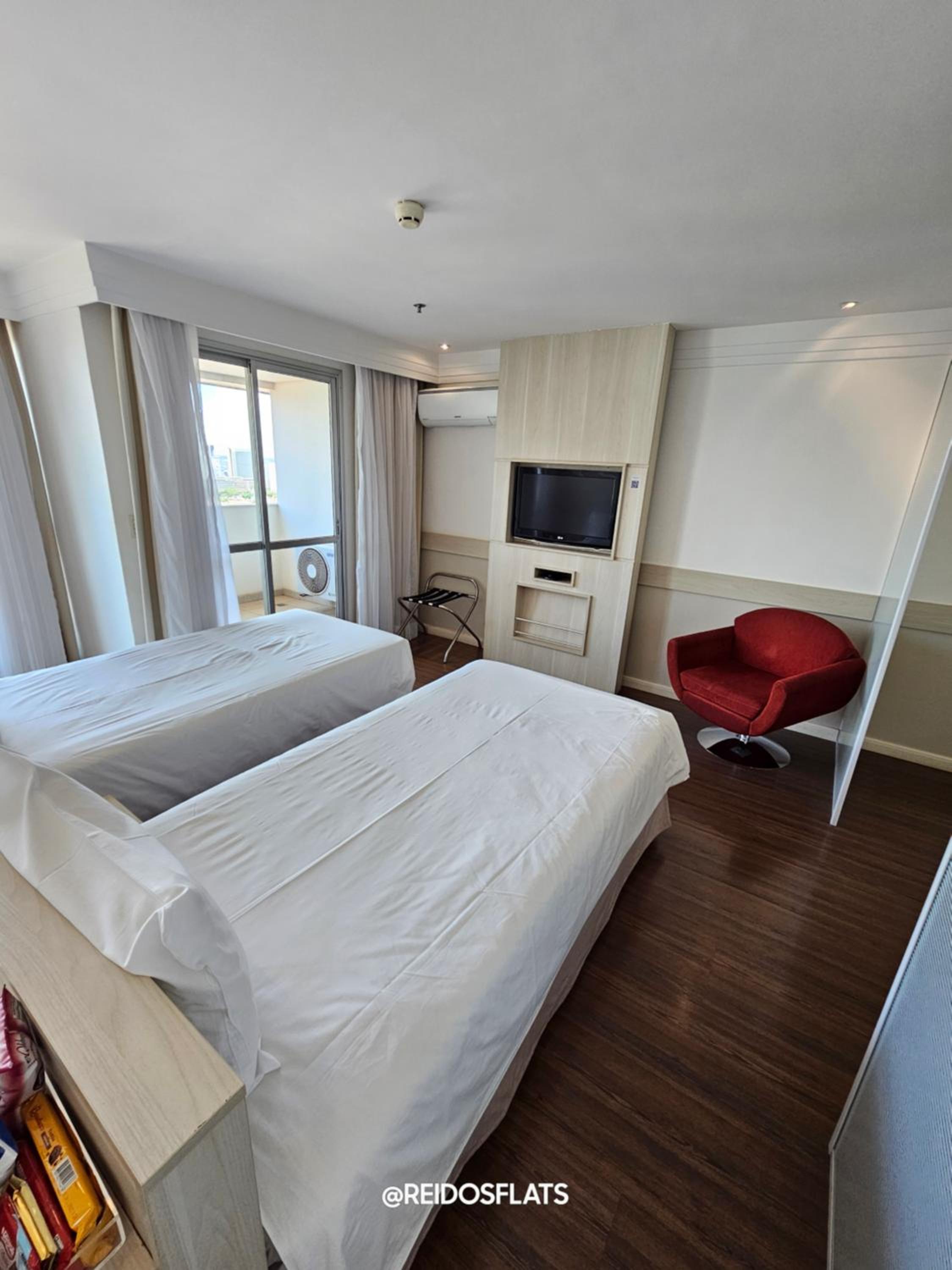 FLAT NO MERCURE BRASÍLIA LIDER, AO LADO DA ESPLANADA DOS MINISTÉRIOS, ESTÁDIO MANÉ GARRINCHA E CENTRO DE CONVENÇÕES, COM PISCINA, ACADEMIA, RESTAURANTE, RE