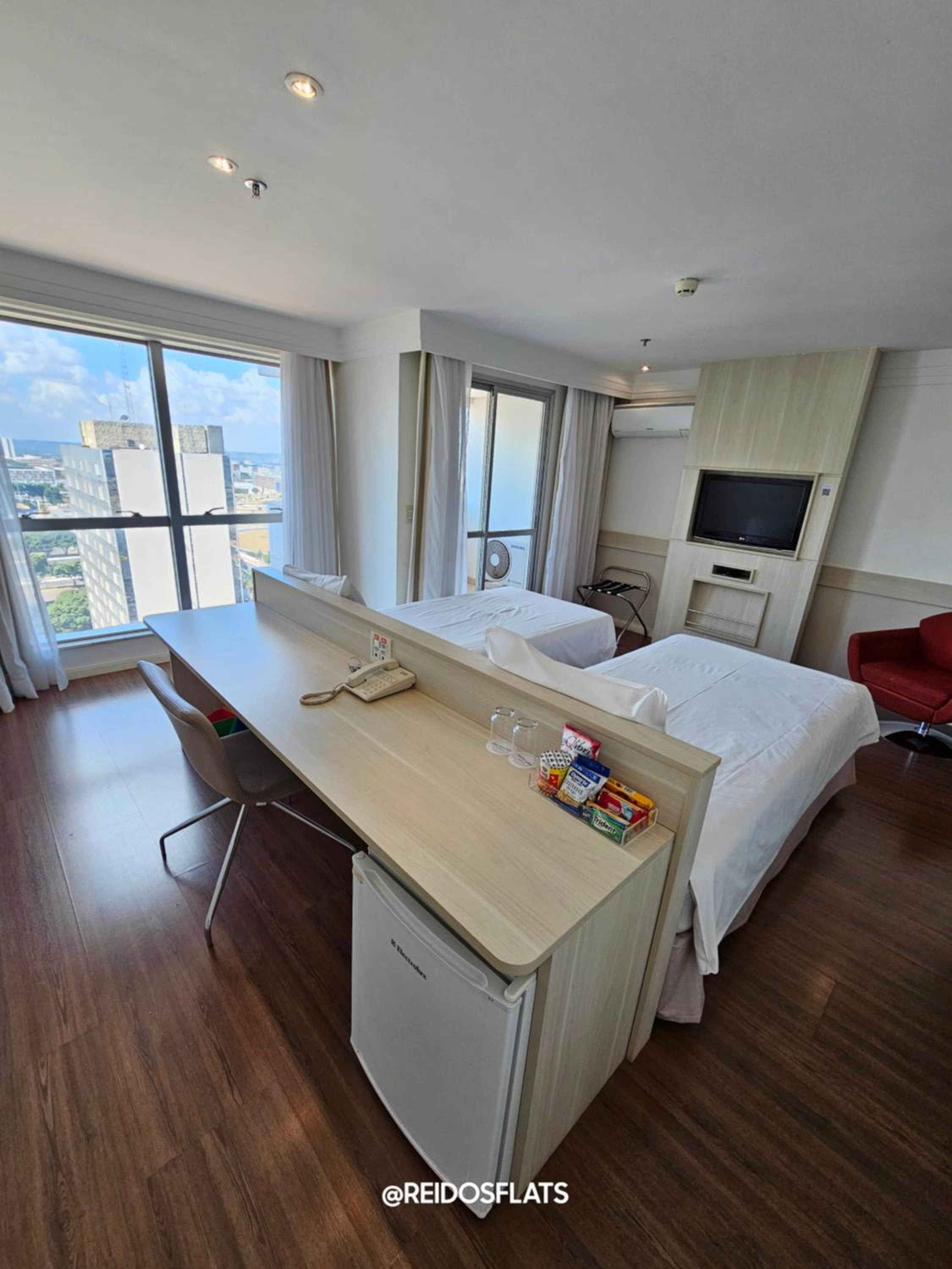 FLAT NO MERCURE BRASÍLIA LIDER, AO LADO DA ESPLANADA DOS MINISTÉRIOS, ESTÁDIO MANÉ GARRINCHA E CENTRO DE CONVENÇÕES, COM PISCINA, ACADEMIA, RESTAURANTE, RE