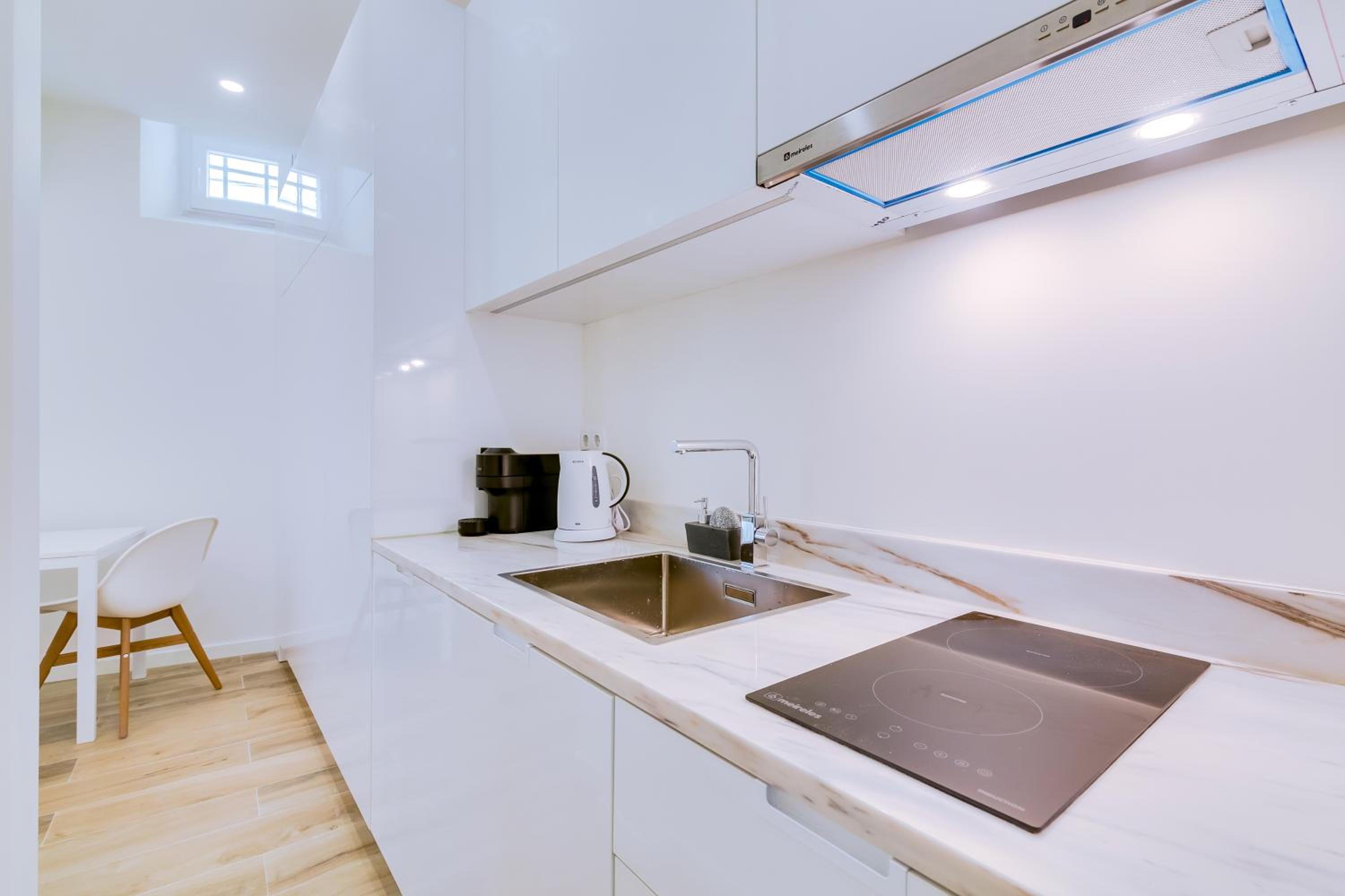 Graceful Studio Apartment G24 view 5