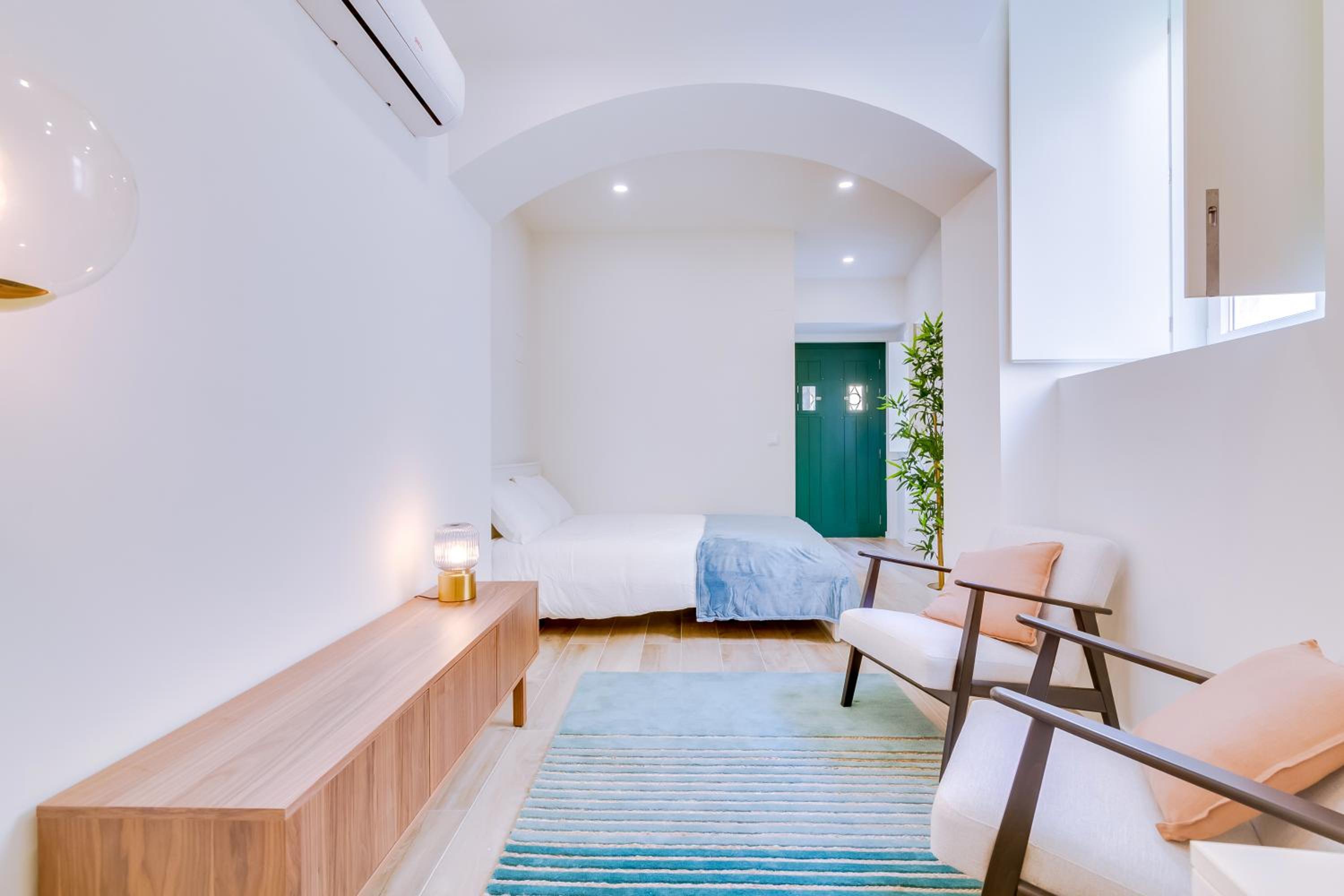 Graceful Studio Apartment G24 view 2