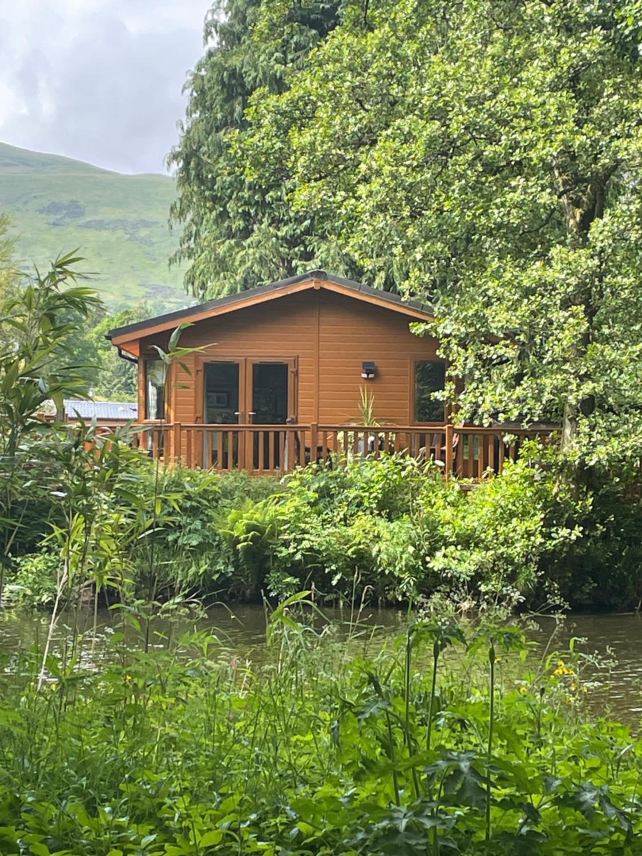 Riverbank Lodge