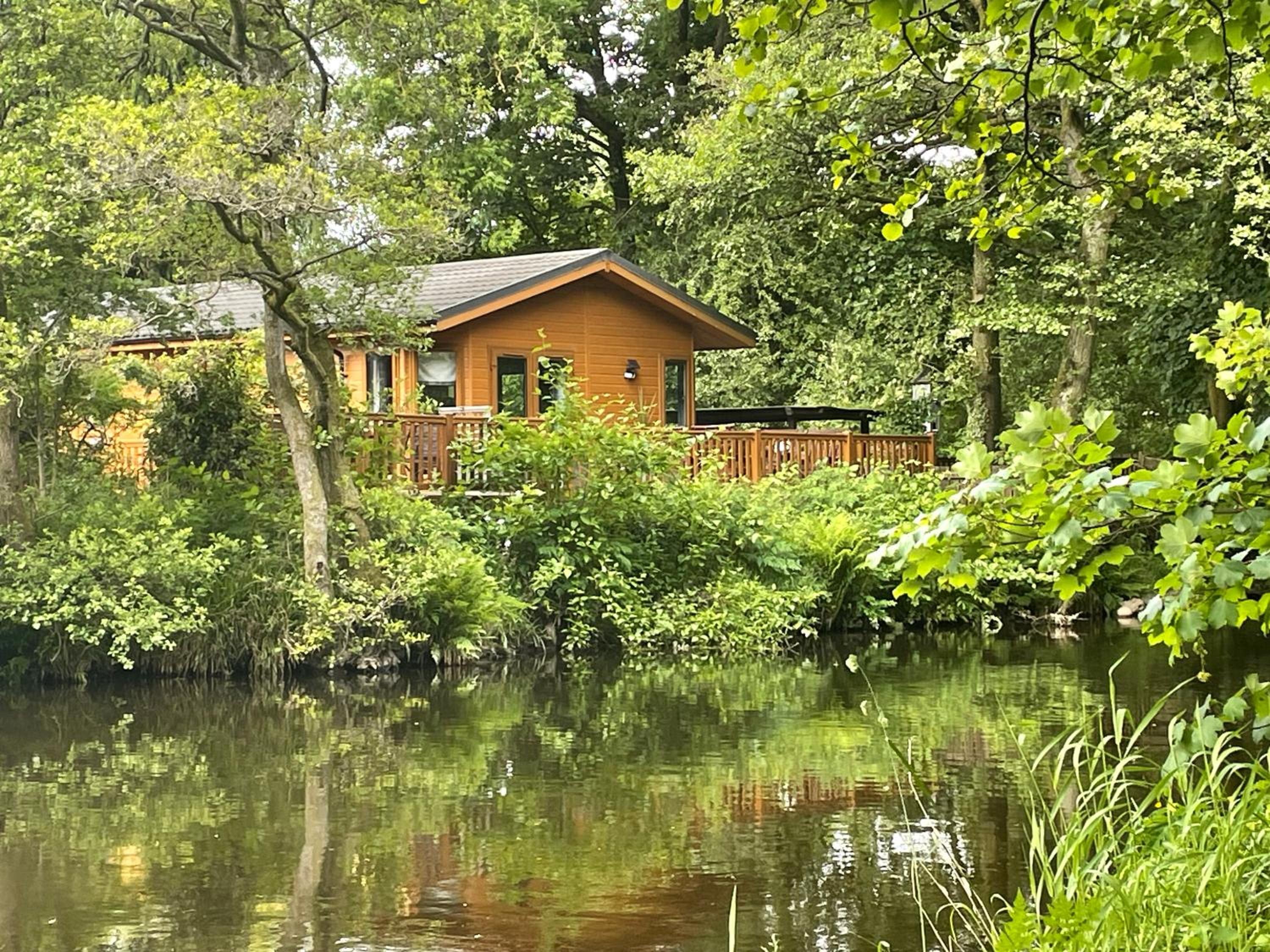 Riverbank Lodge