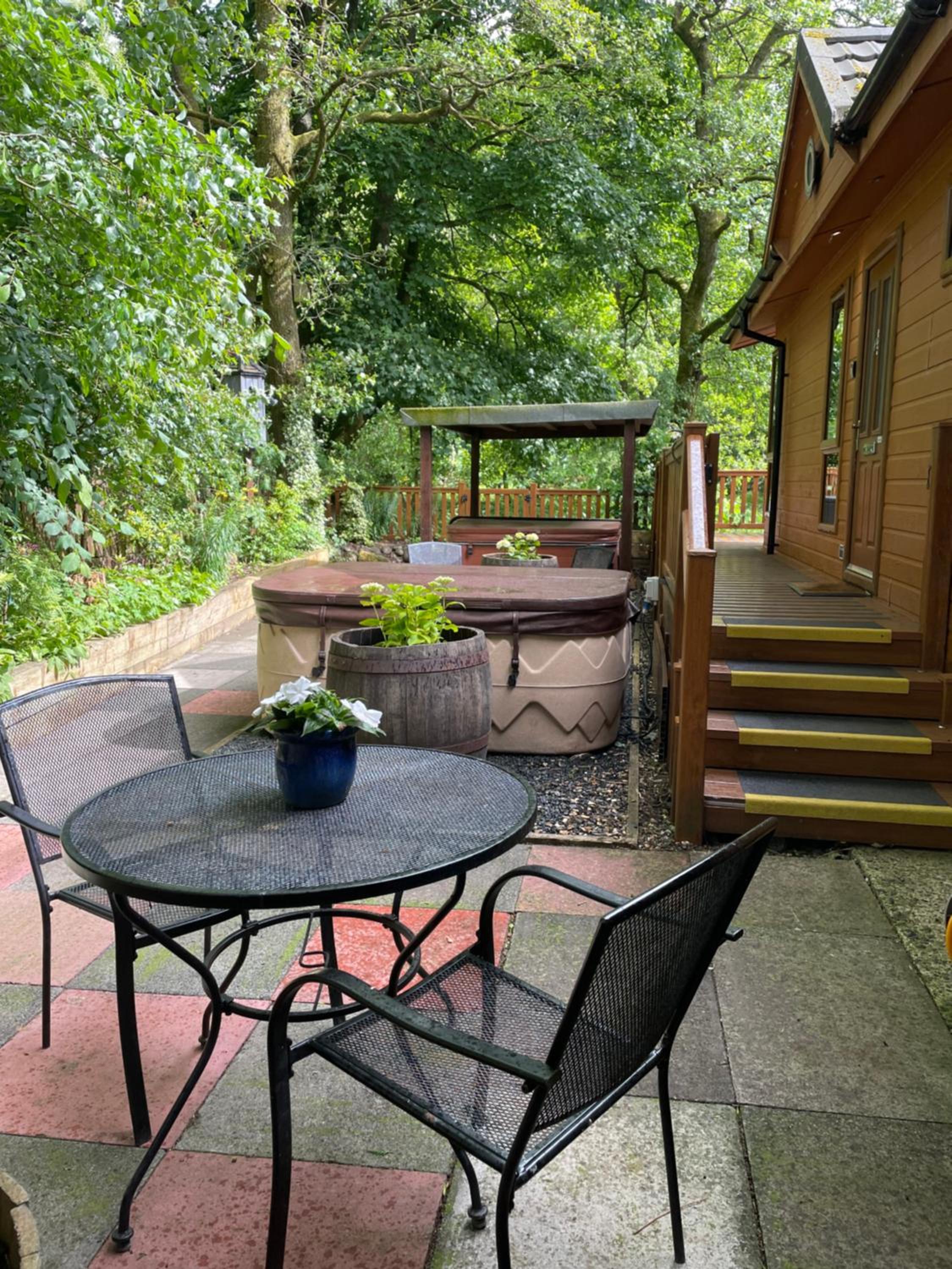 Riverbank Lodge