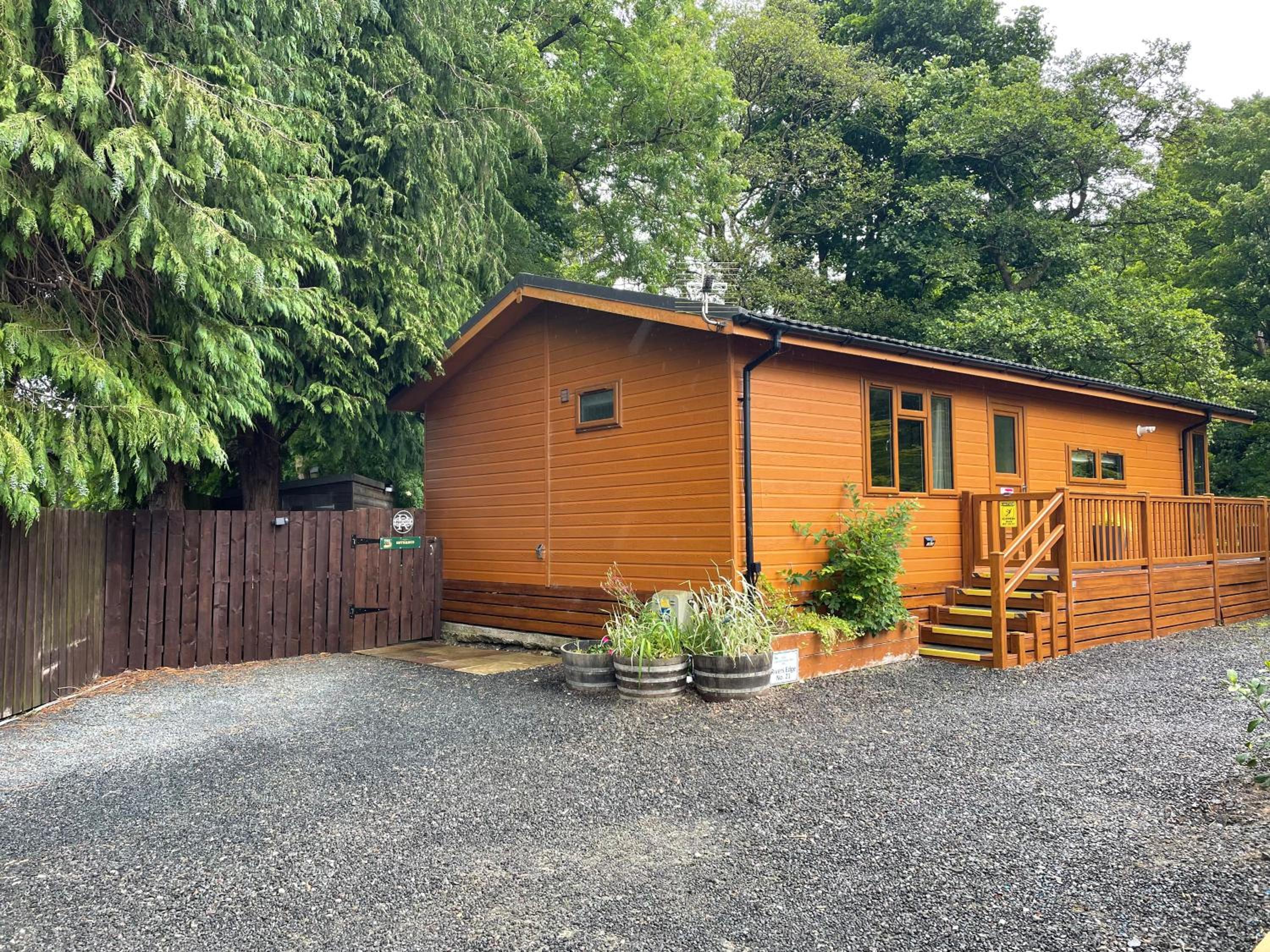 Hotel Riverbank Lodge