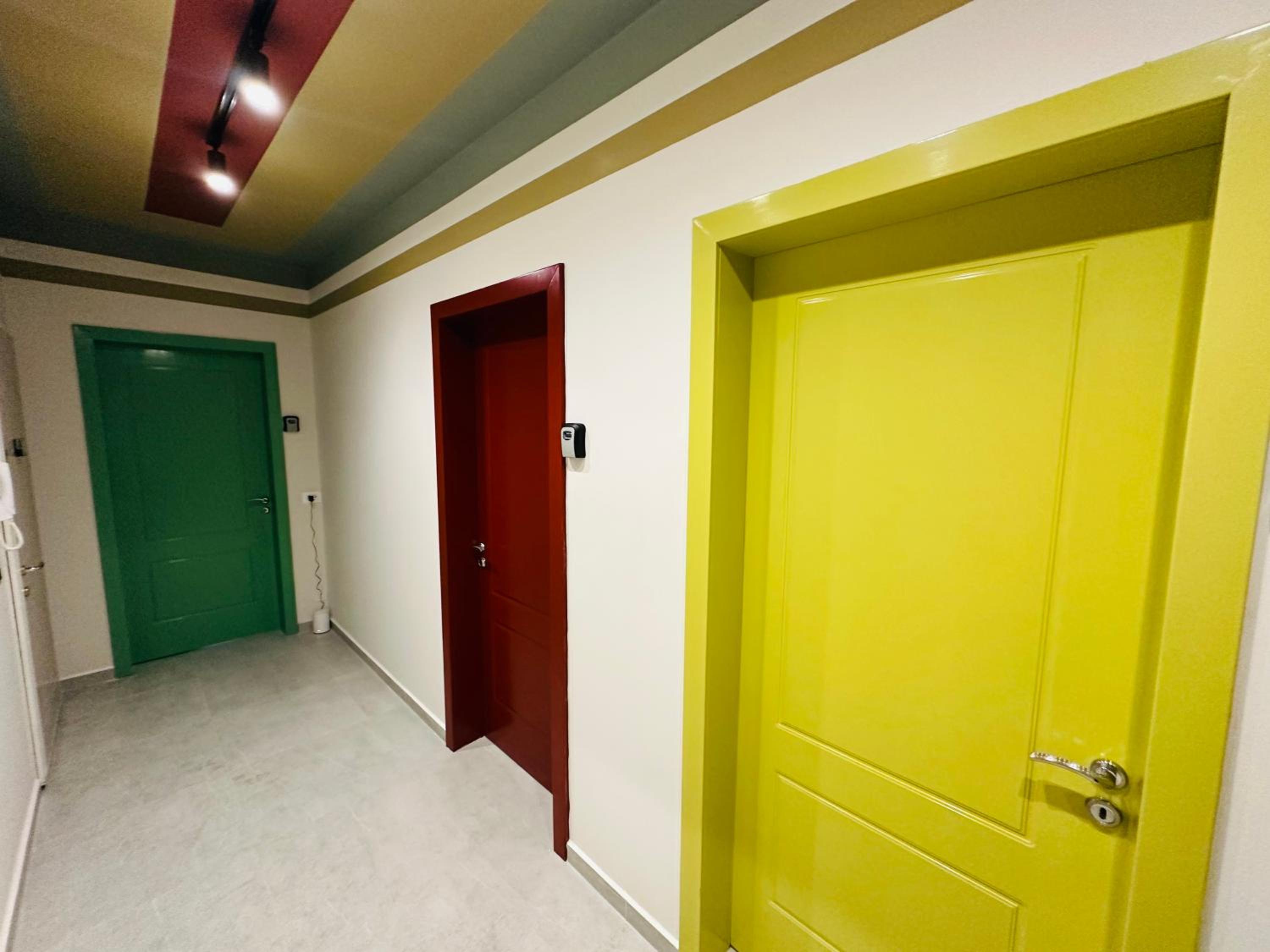 STAY-FIVE Modern Central Studios Self Check-in & Fast Wi-Fi