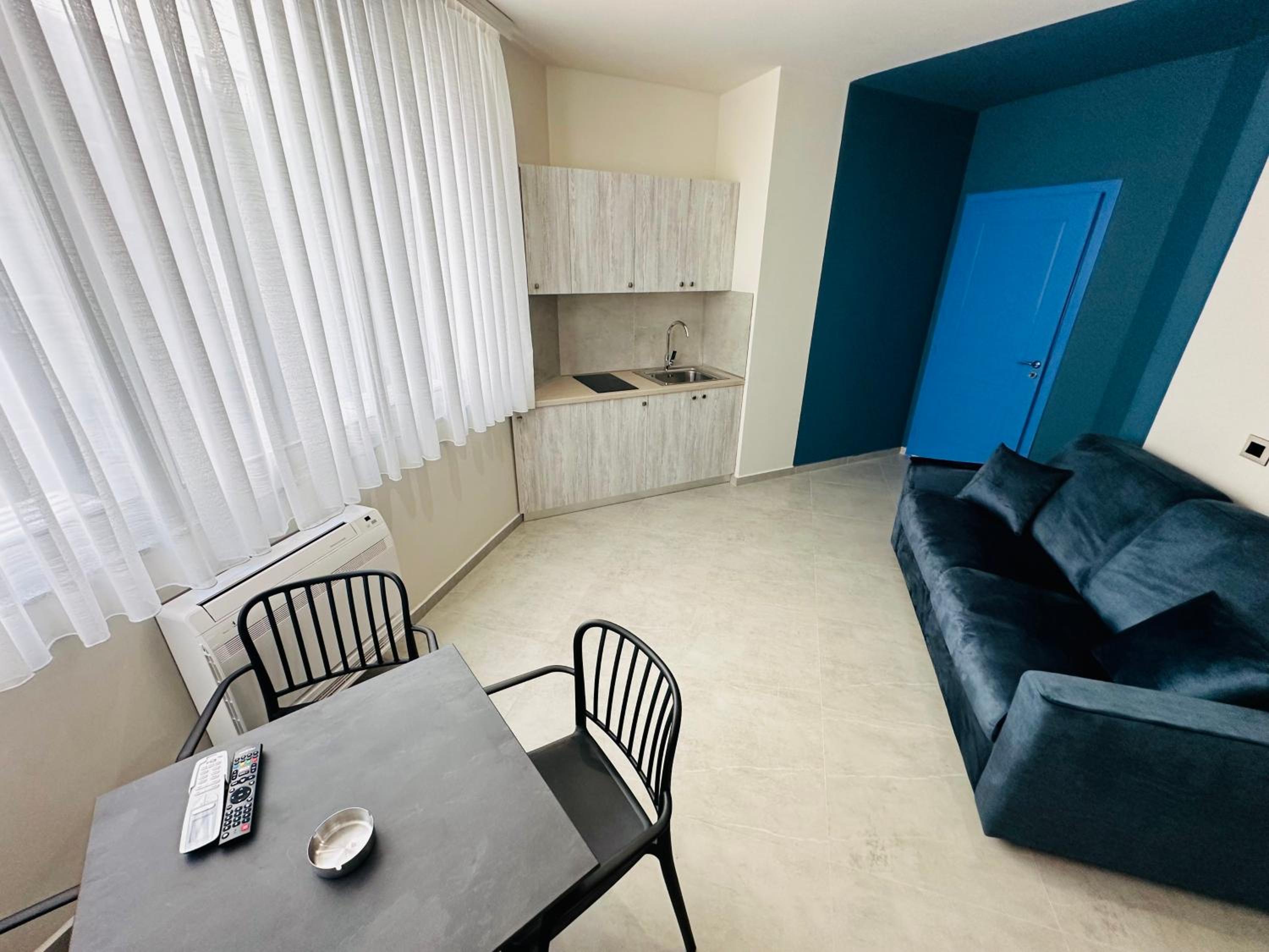 STAY-FIVE Modern Central Studios Self Check-in & Fast Wi-Fi