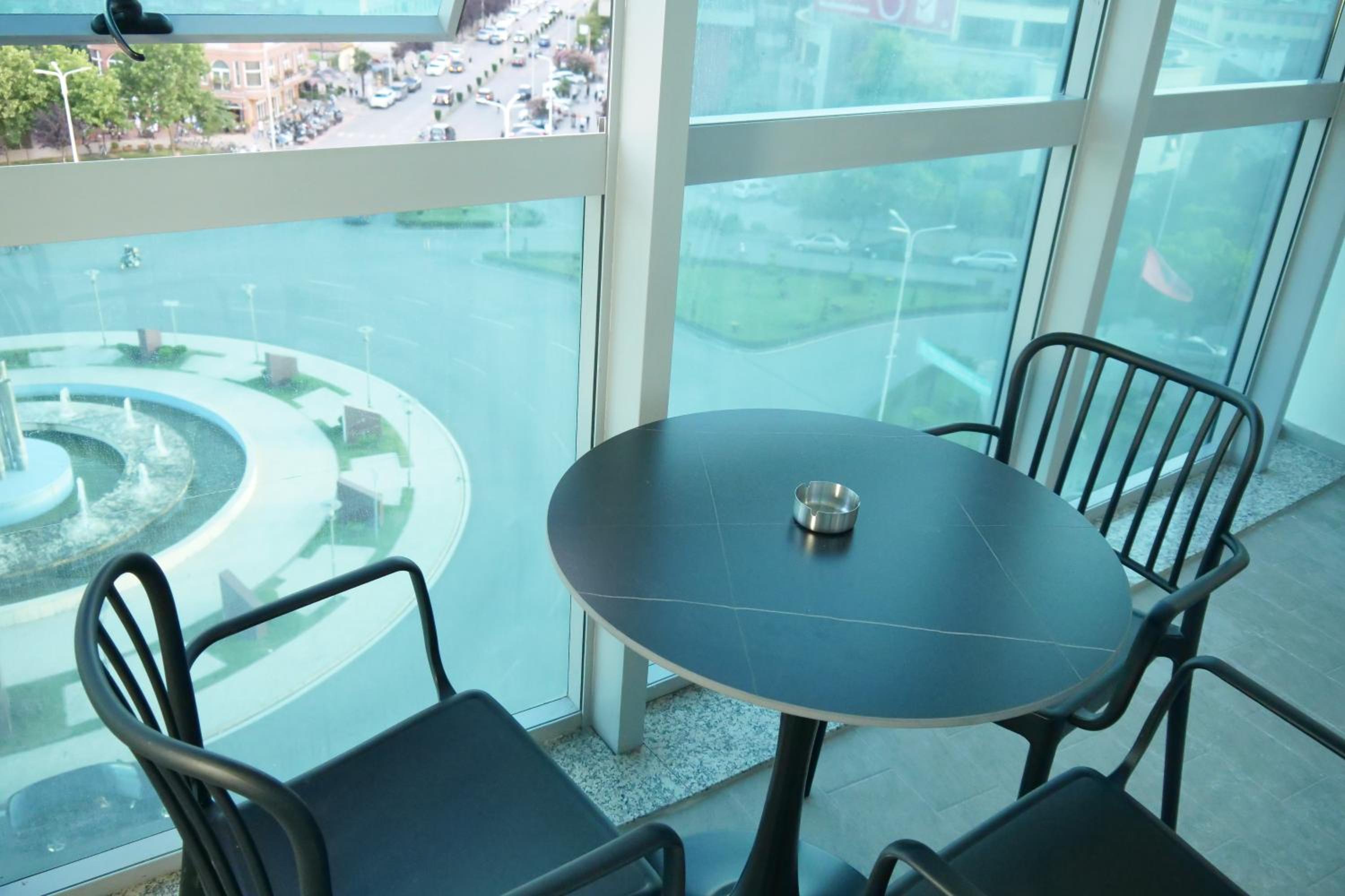 STAY-FIVE Modern Central Studios Self Check-in & Fast Wi-Fi