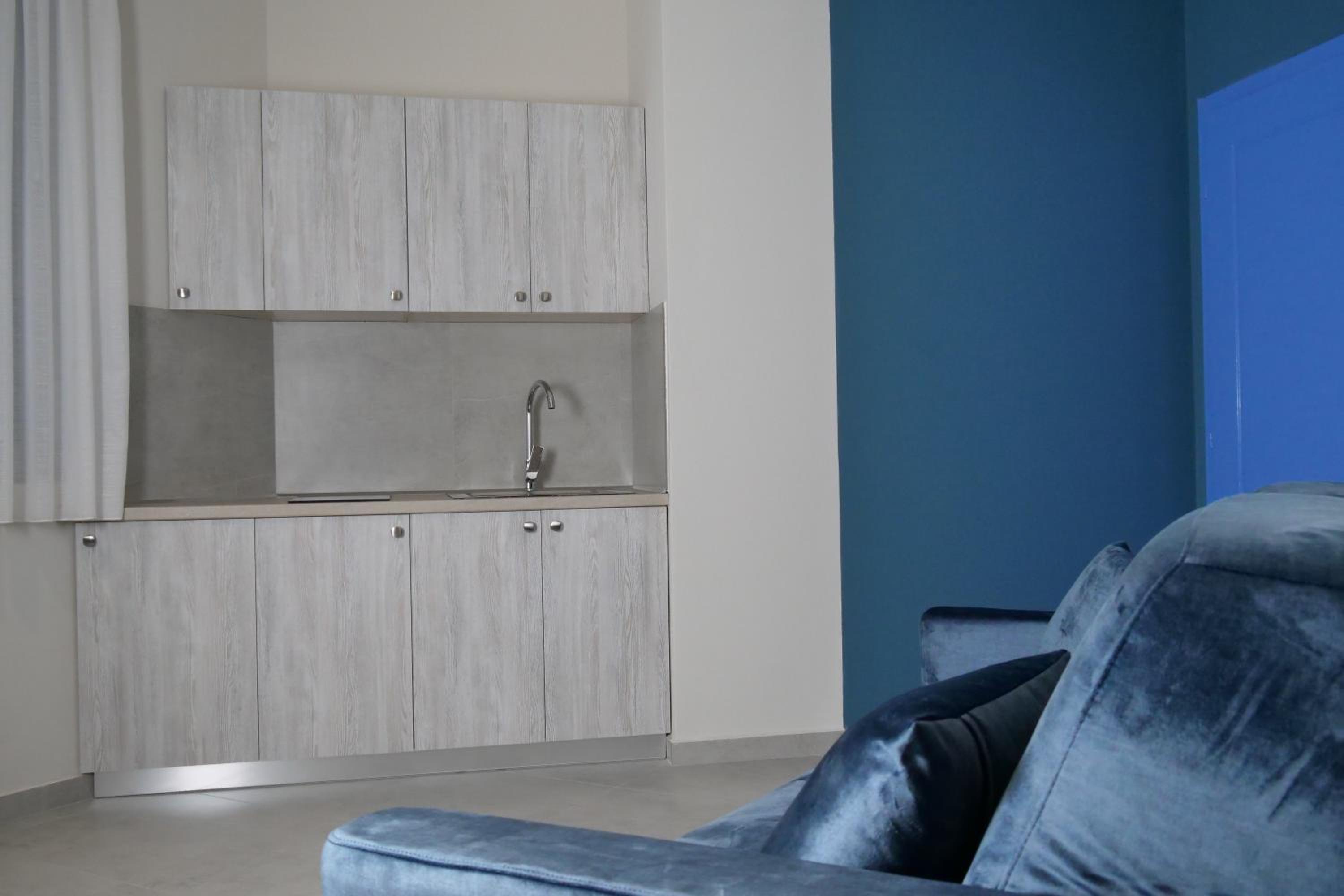 STAY-FIVE Modern Central Studios Self Check-in & Fast Wi-Fi