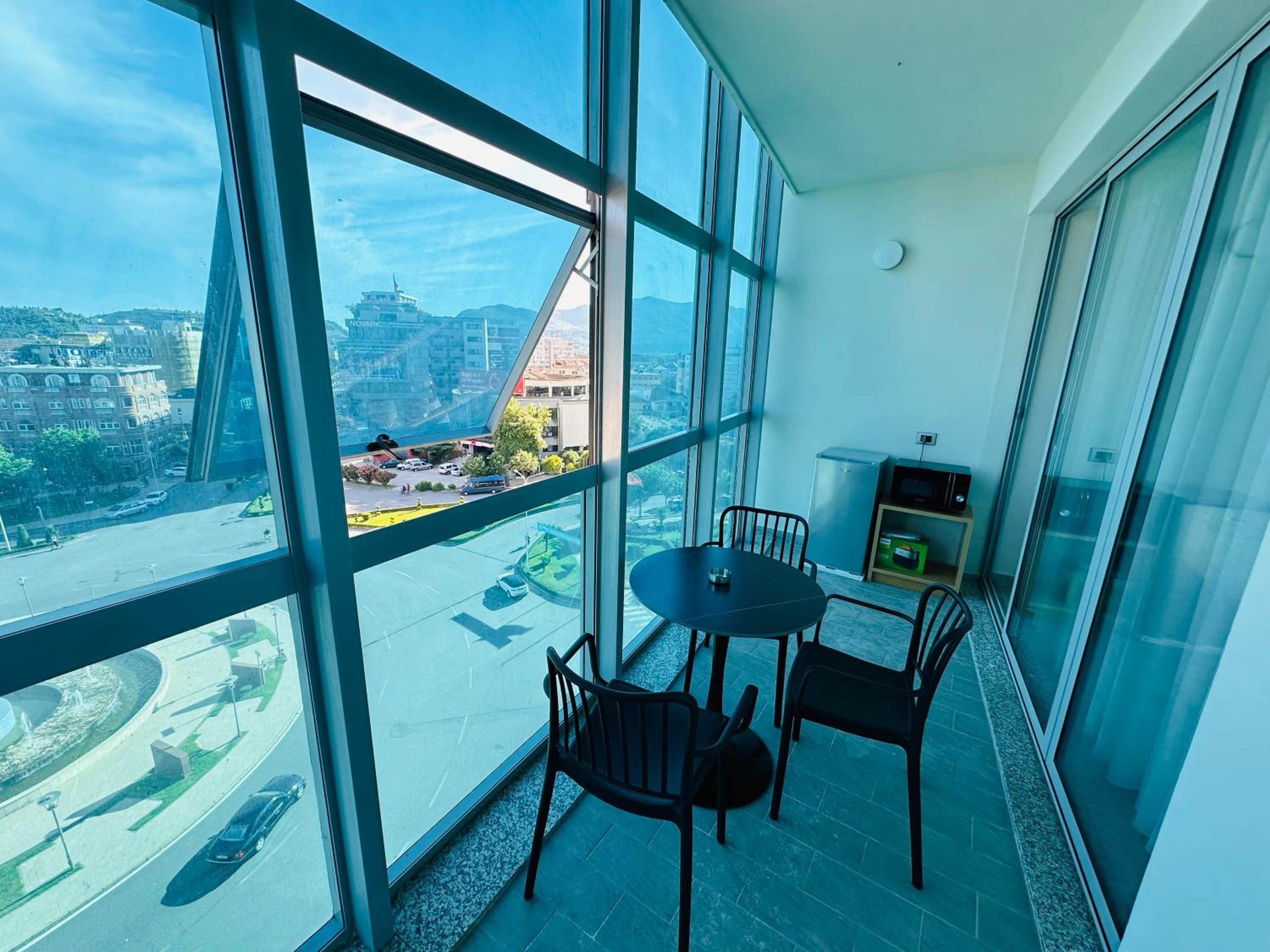 STAY-FIVE Modern Central Studios Self Check-in & Fast Wi-Fi