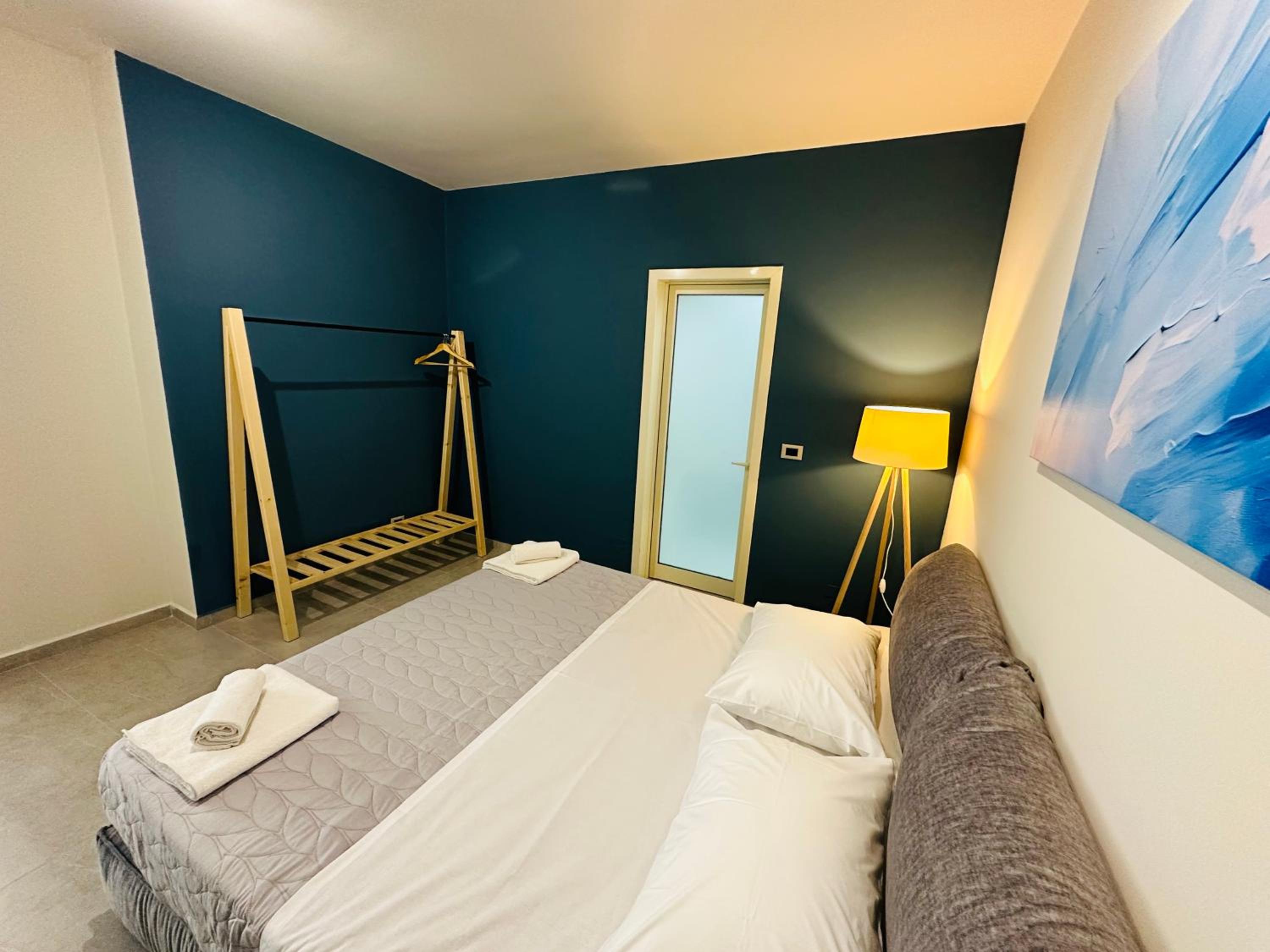 STAY-FIVE Modern Central Studios Self Check-in & Fast Wi-Fi