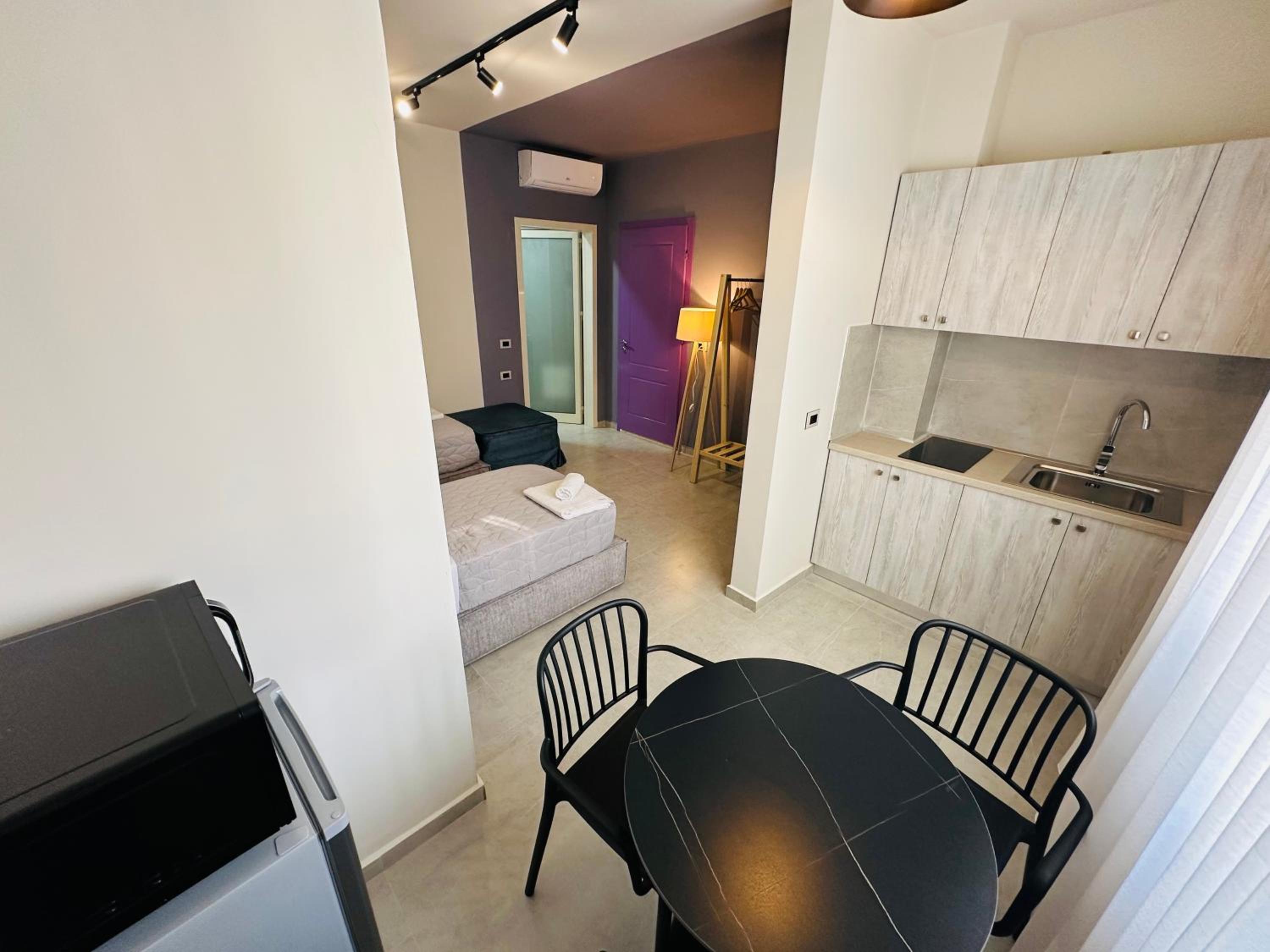 STAY-FIVE Modern Central Studios Self Check-in & Fast Wi-Fi