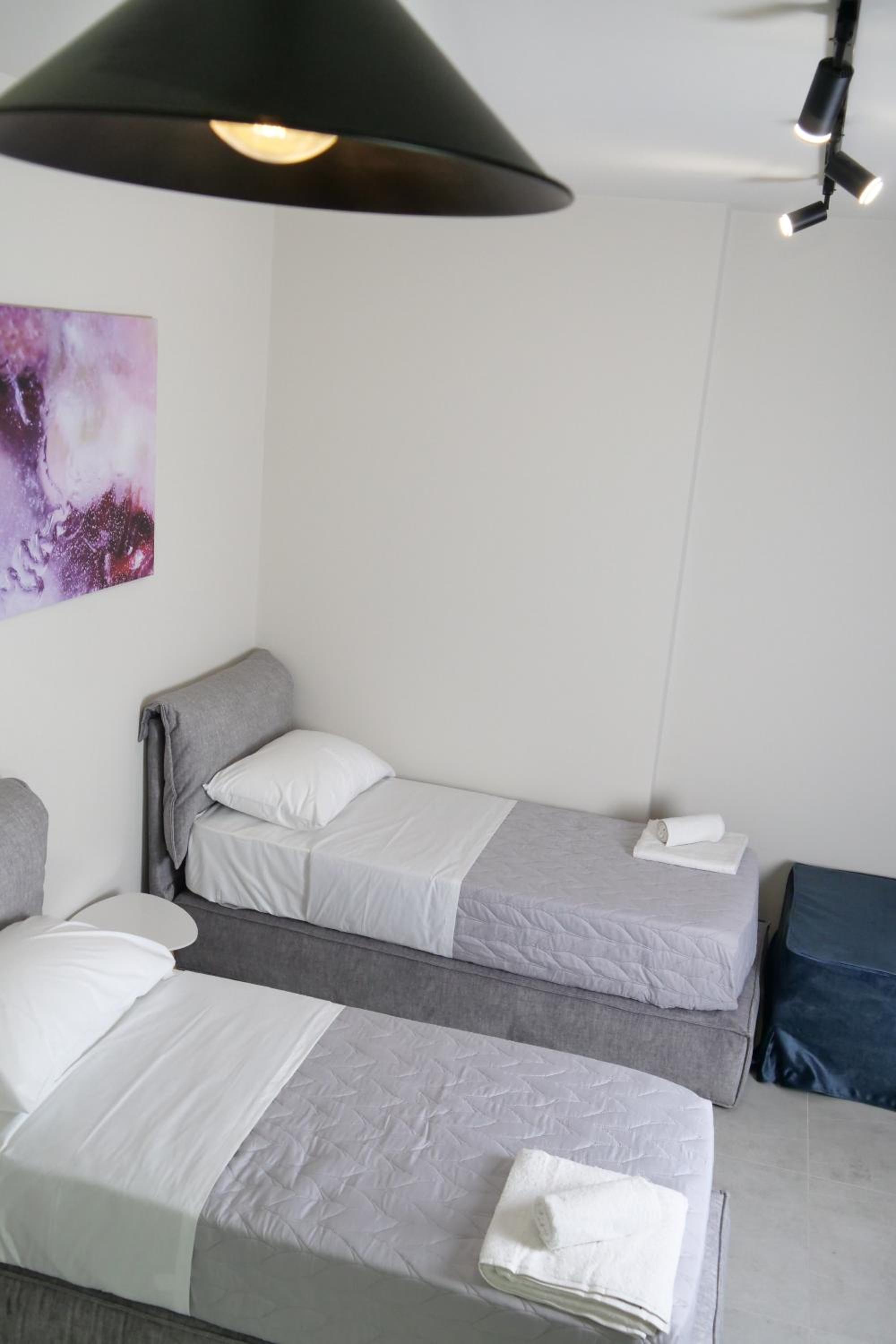 STAY-FIVE Modern Central Studios Self Check-in & Fast Wi-Fi
