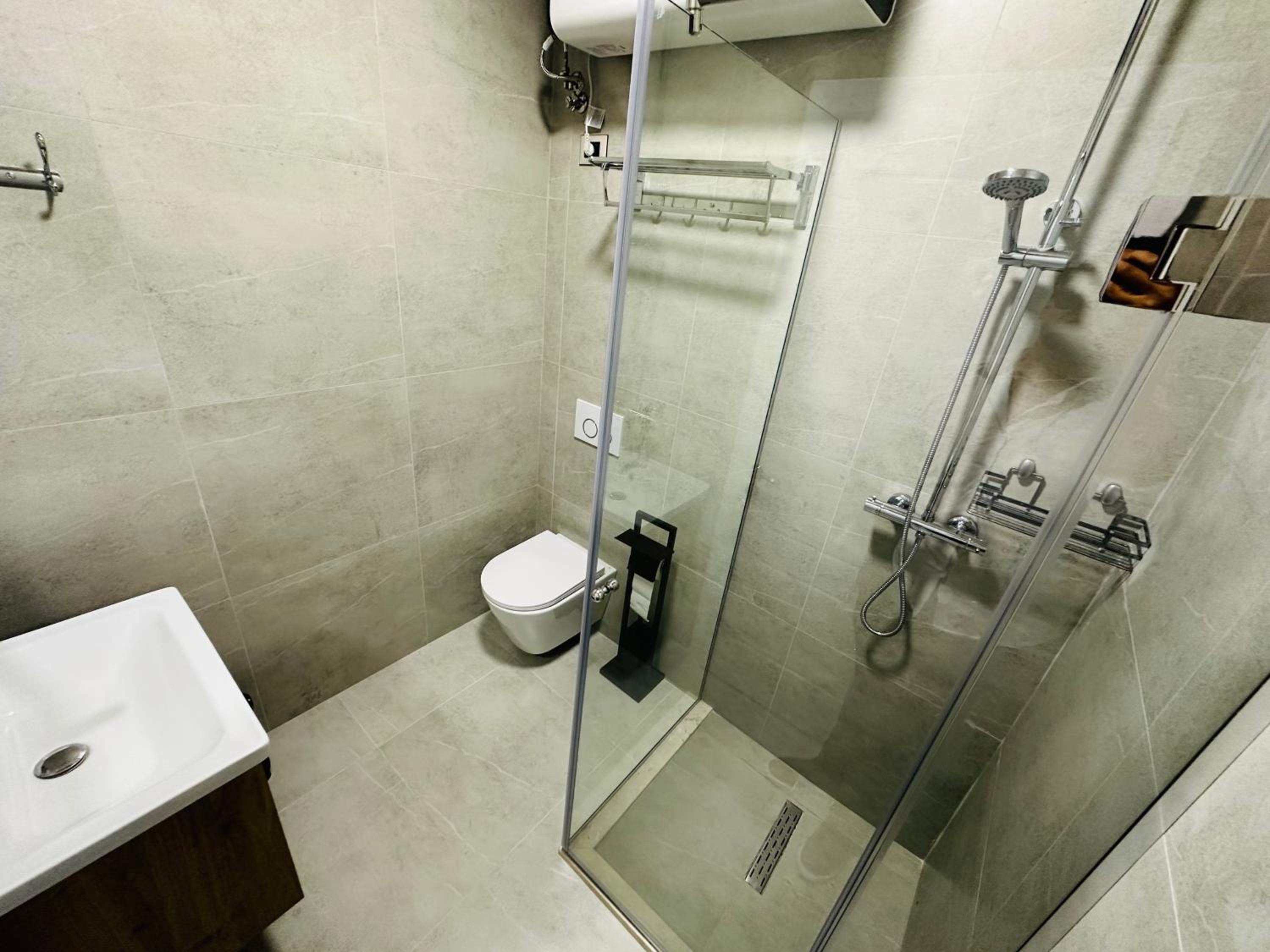 STAY-FIVE Modern Central Studios Self Check-in & Fast Wi-Fi