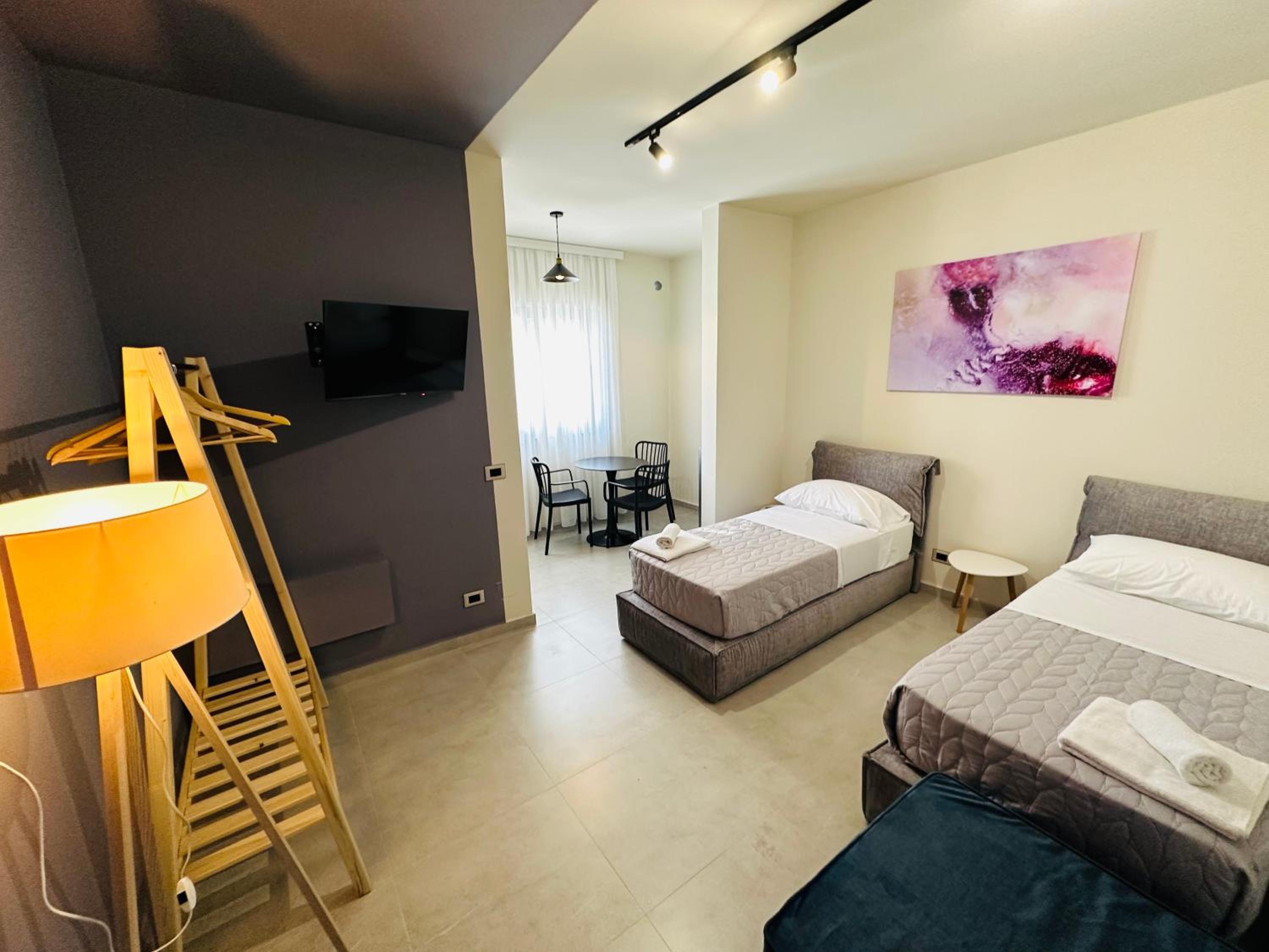 STAY-FIVE Modern Central Studios Self Check-in & Fast Wi-Fi