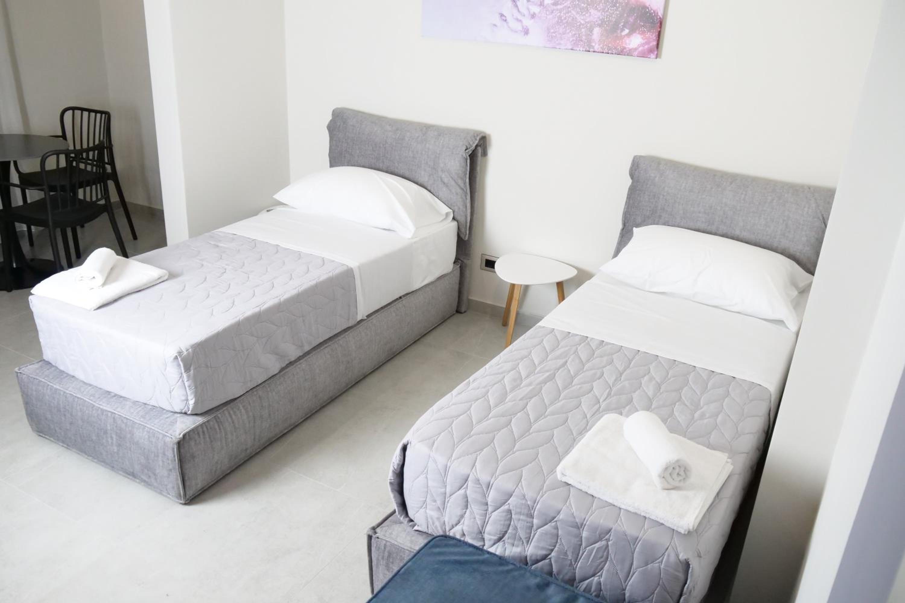STAY-FIVE Modern Central Studios Self Check-in & Fast Wi-Fi